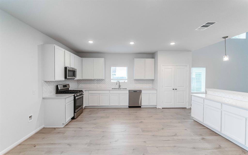 101 Copper Lily Dr, Liberty Hill, TX 78642