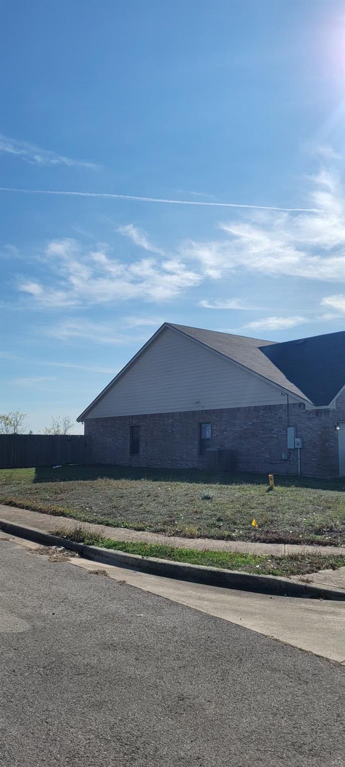 1393 Woodlands Dr, Kyle, TX 78640