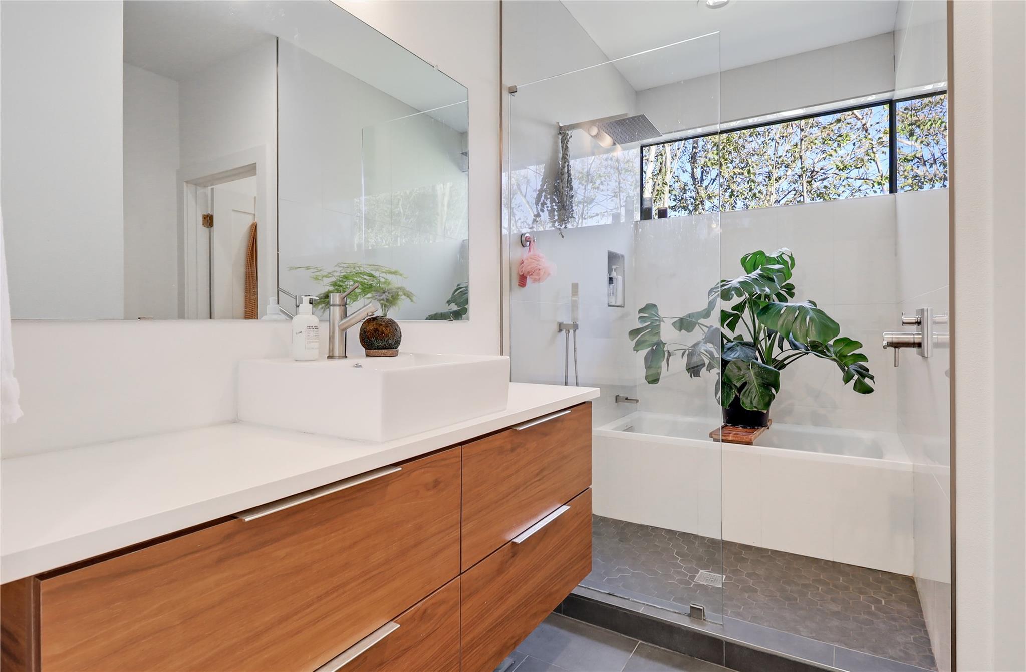 2709 E 14th St # A, Austin, TX 78702