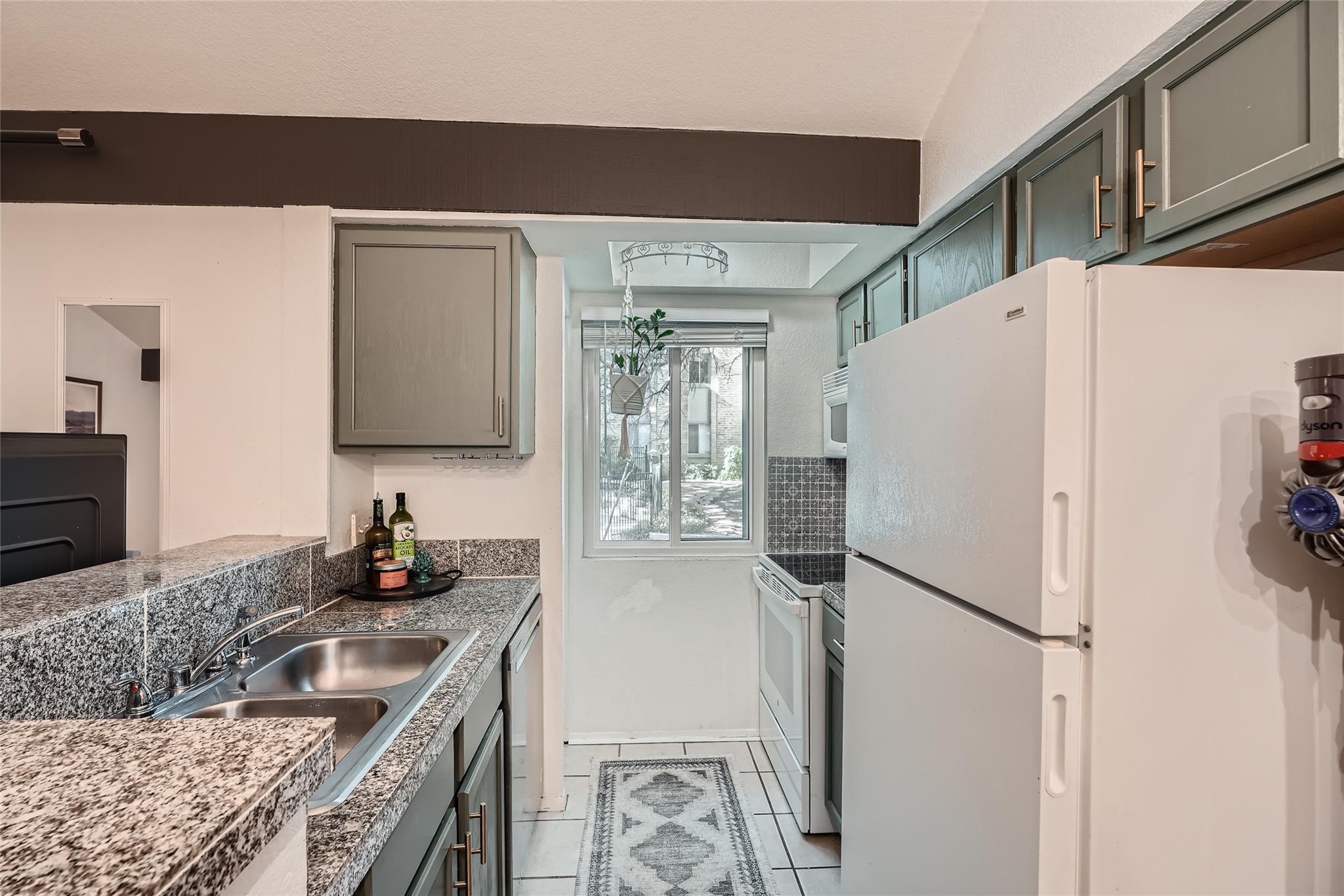 3018 S 1st St # 204, Austin, TX 78704