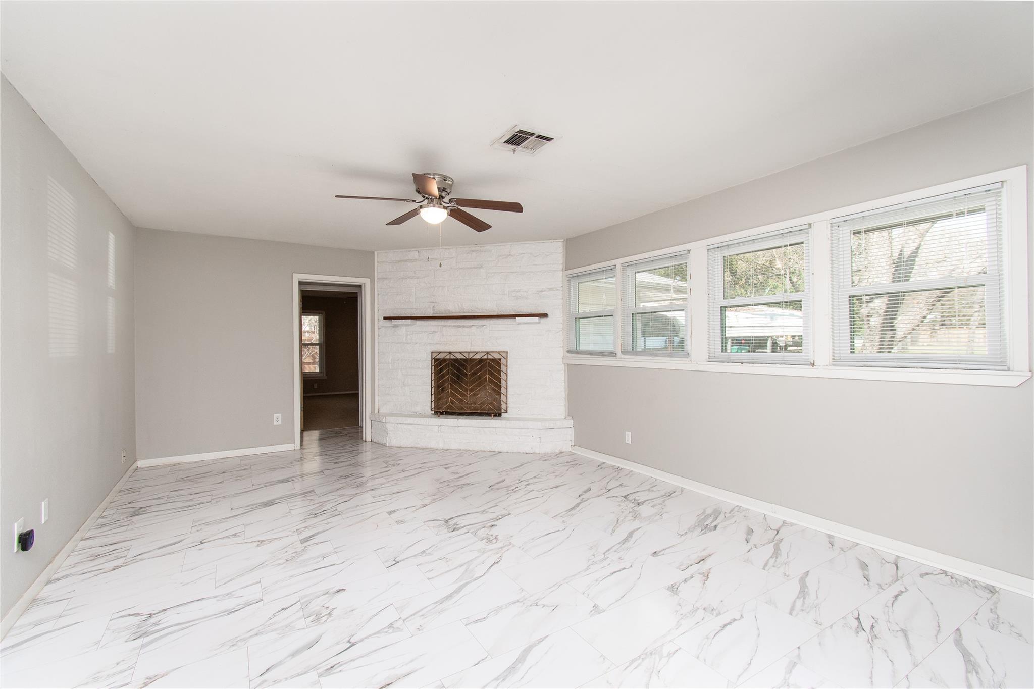 812 N Penelope St, Belton, TX 76513