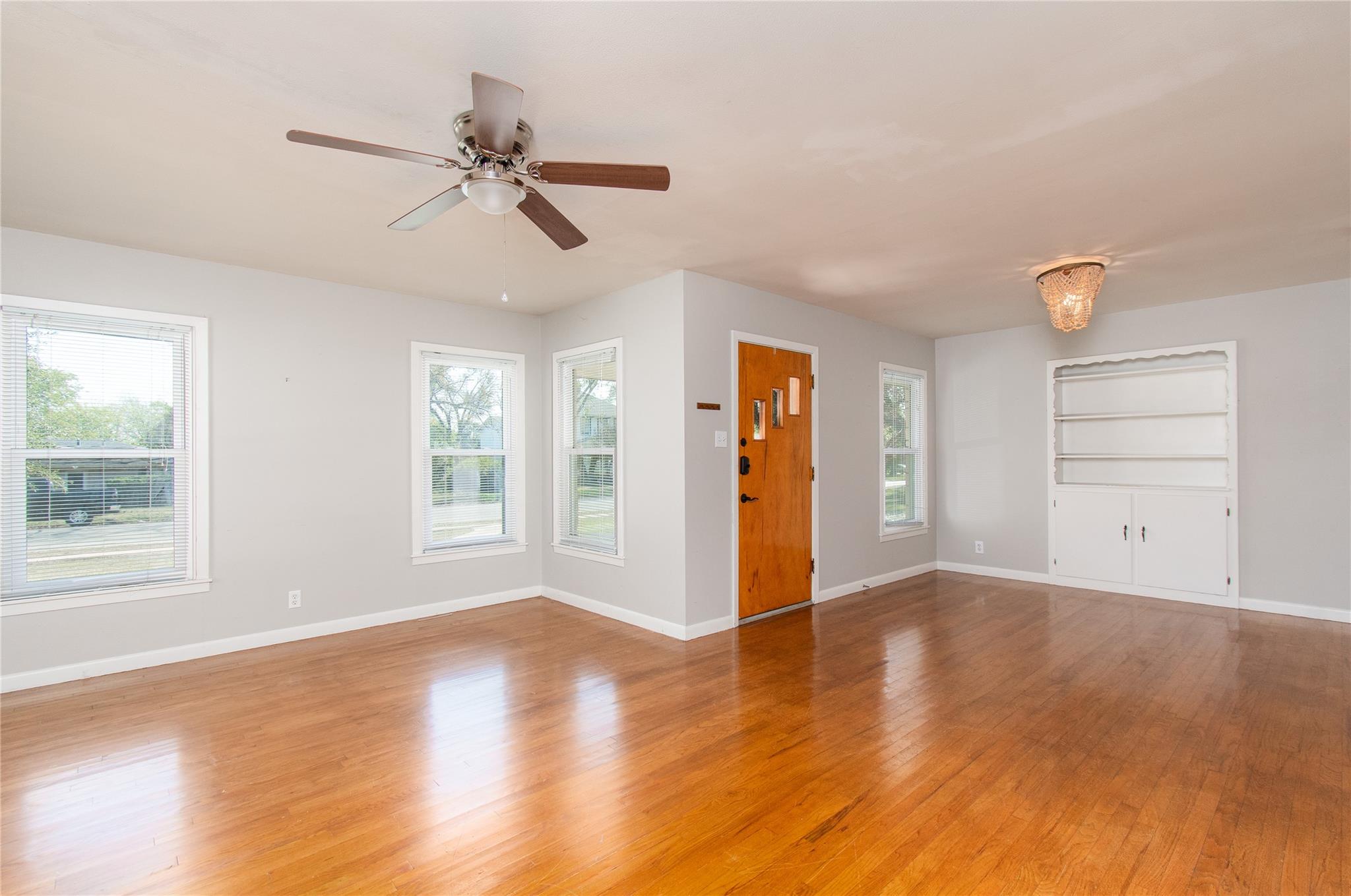 812 N Penelope St, Belton, TX 76513