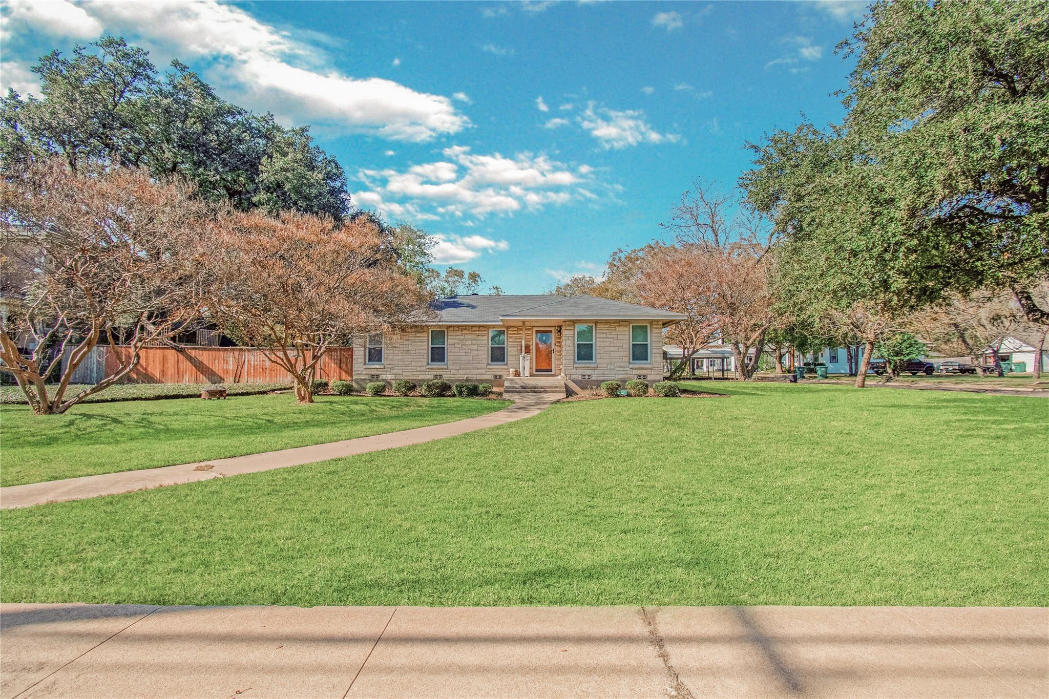 812 N Penelope St, Belton, TX 76513