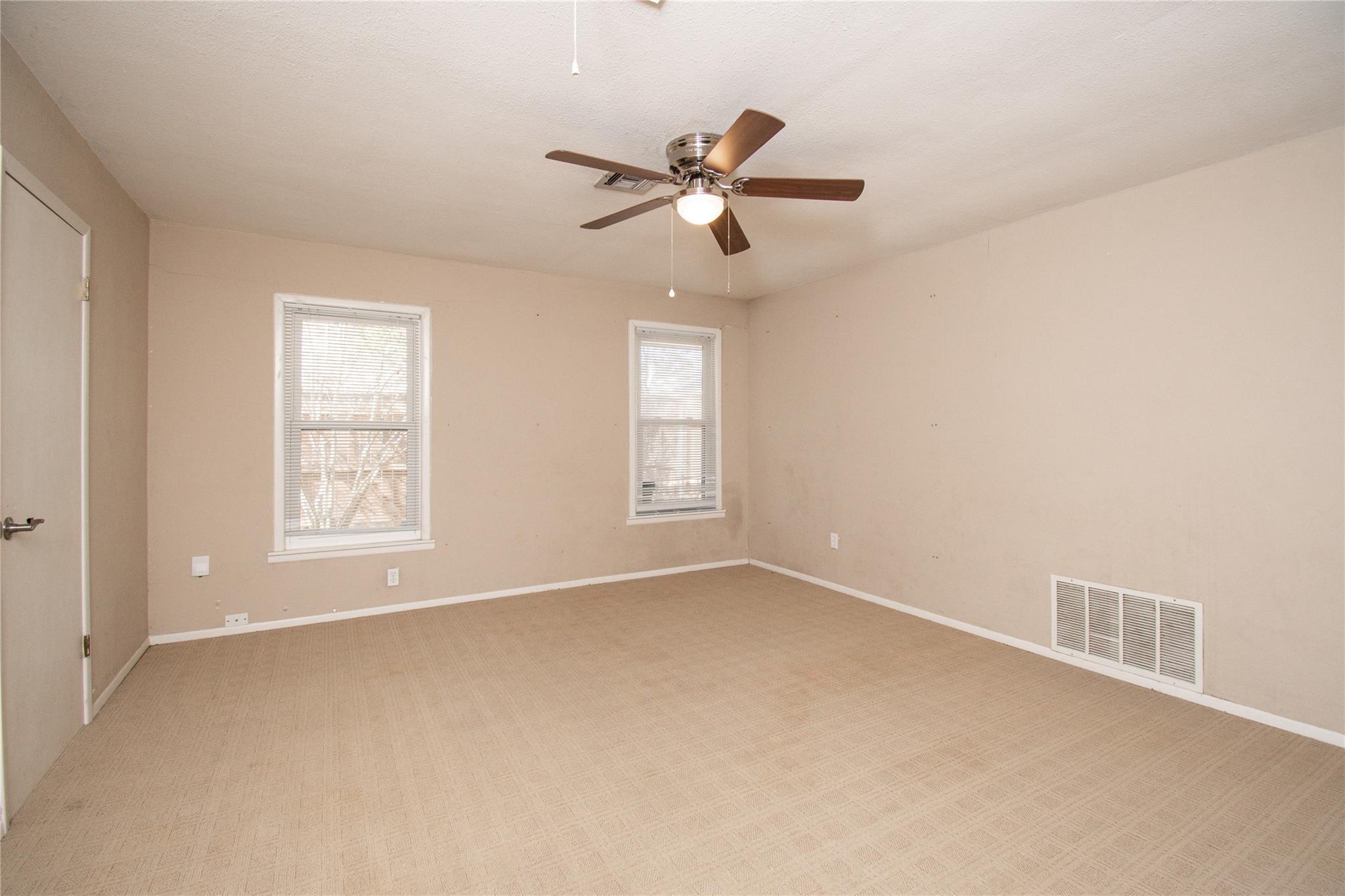 812 N Penelope St, Belton, TX 76513