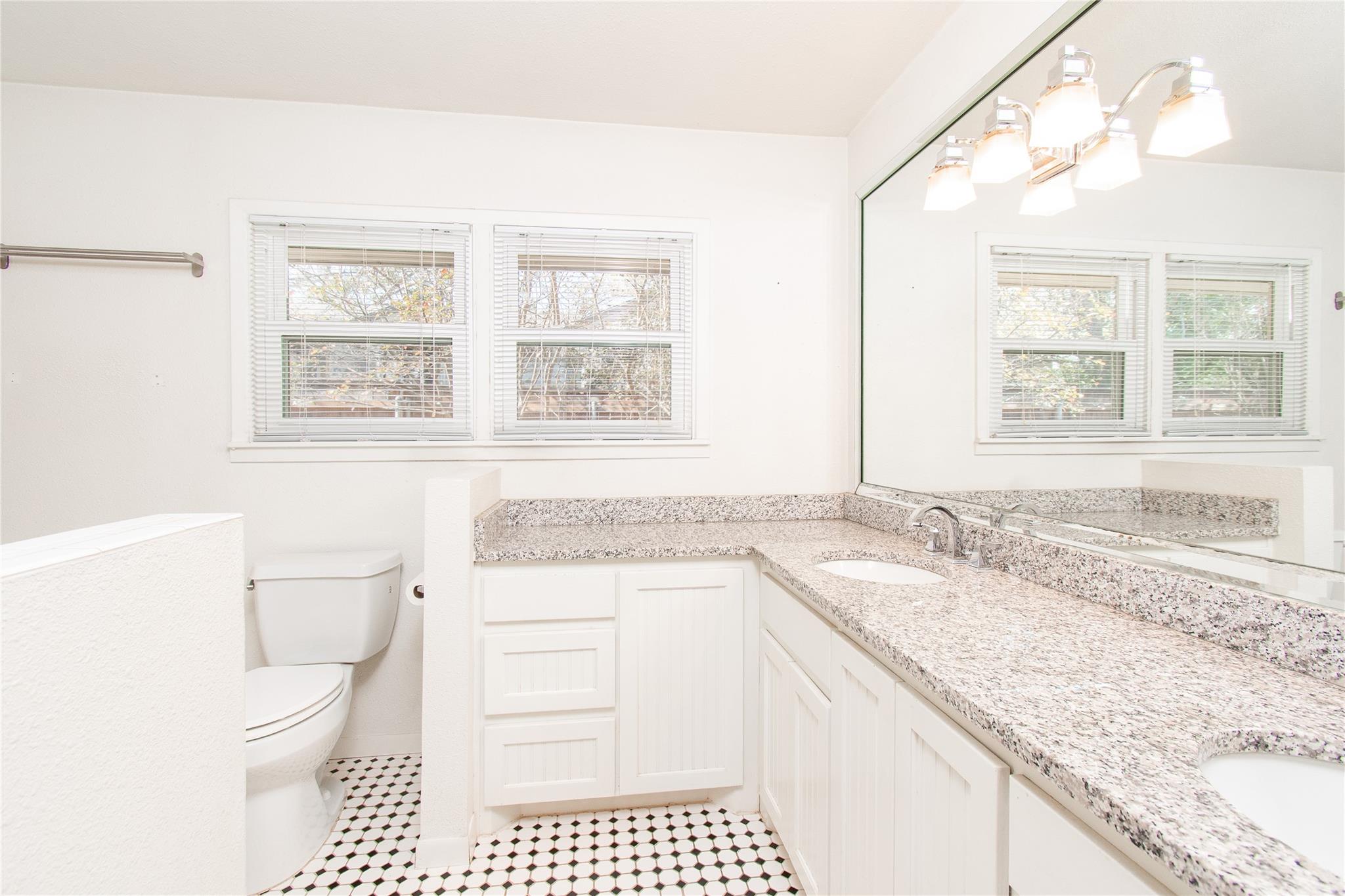 812 N Penelope St, Belton, TX 76513