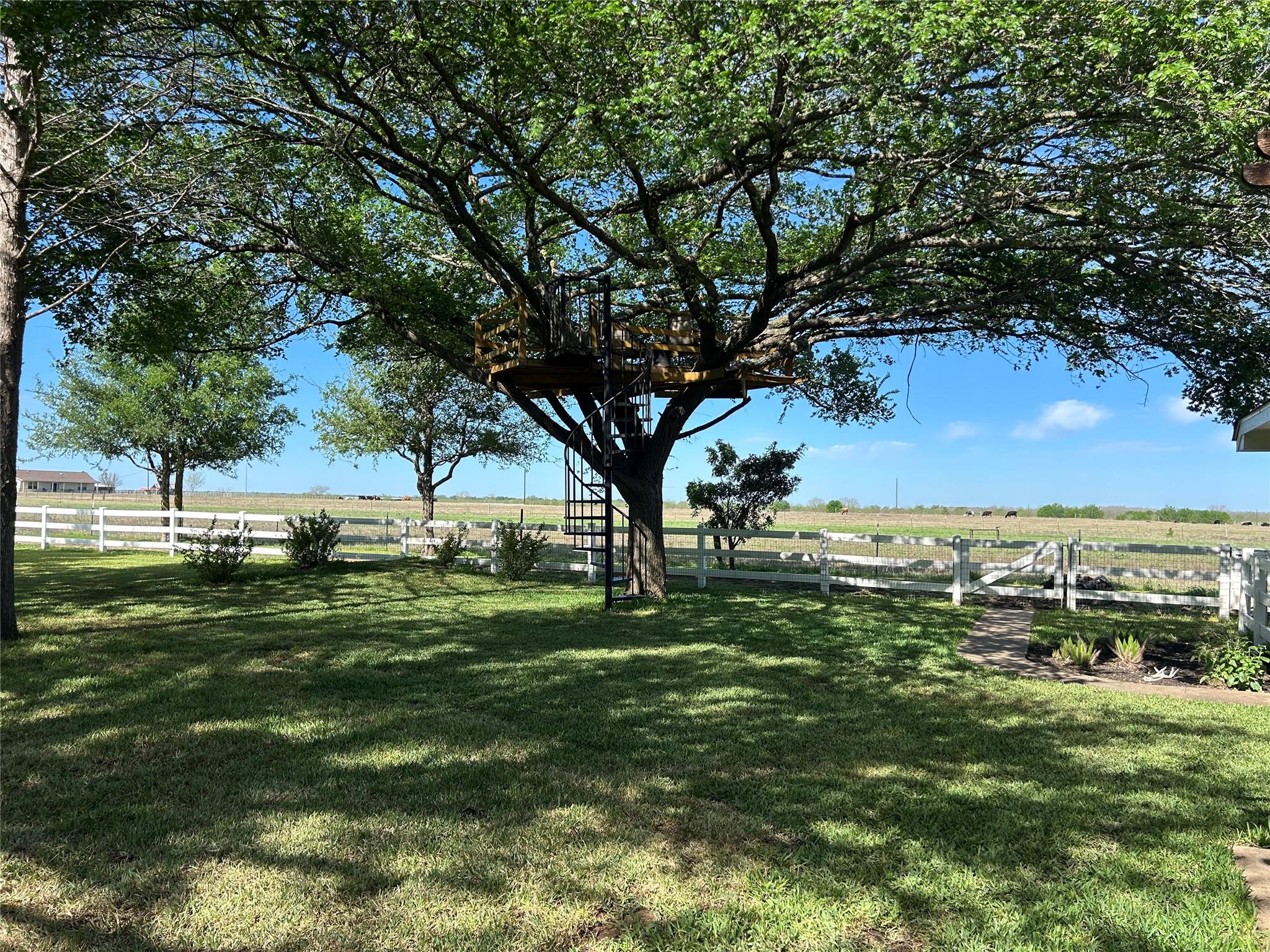 678 Ponderosa Rd, Bastrop, TX 78602