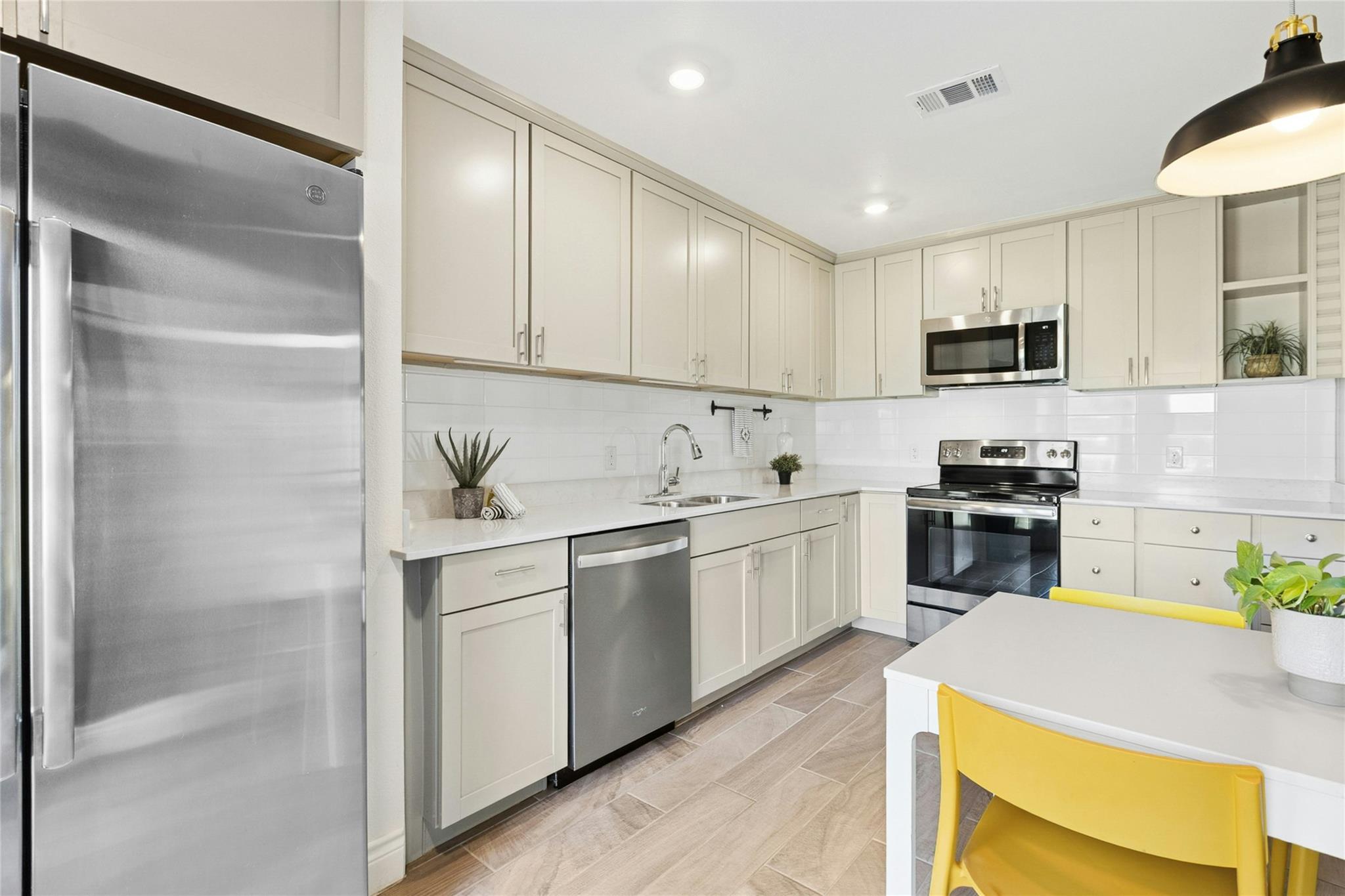 102 World Of Tennis Sq, Austin, TX 78738