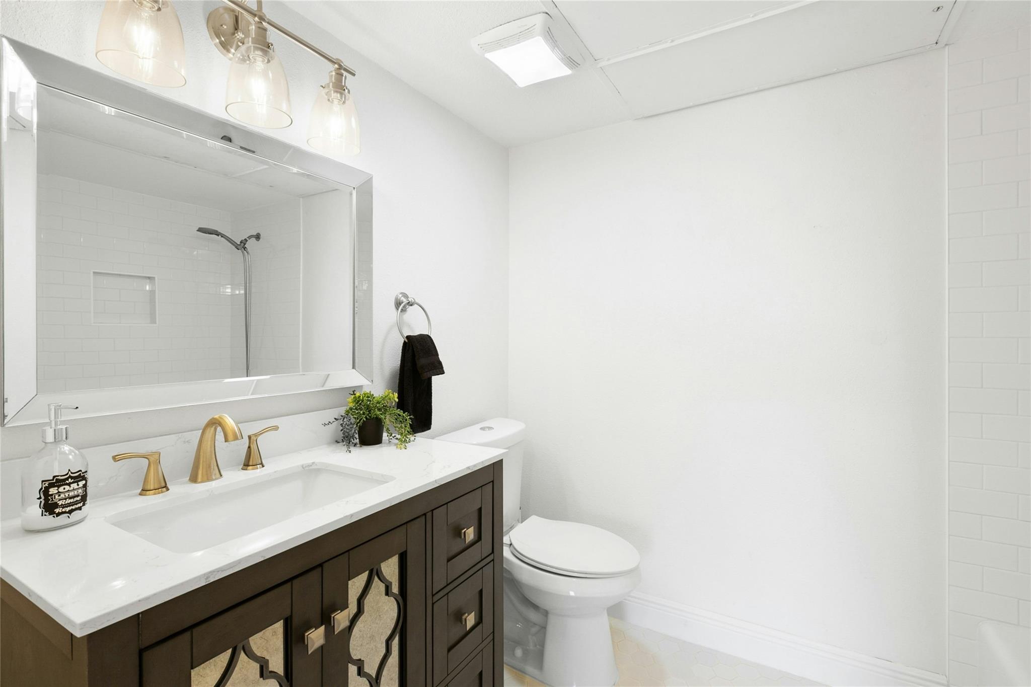 102 World Of Tennis Sq, Austin, TX 78738