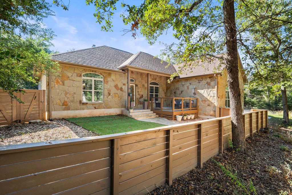 267 Corral Rd, Smithville, TX 78957