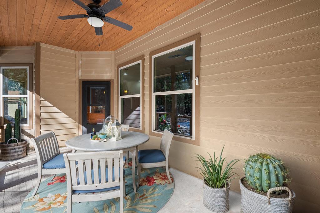 267 Corral Rd, Smithville, TX 78957