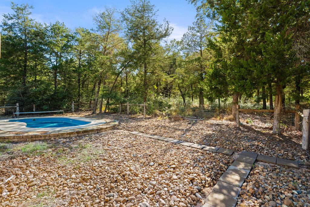 267 Corral Rd, Smithville, TX 78957