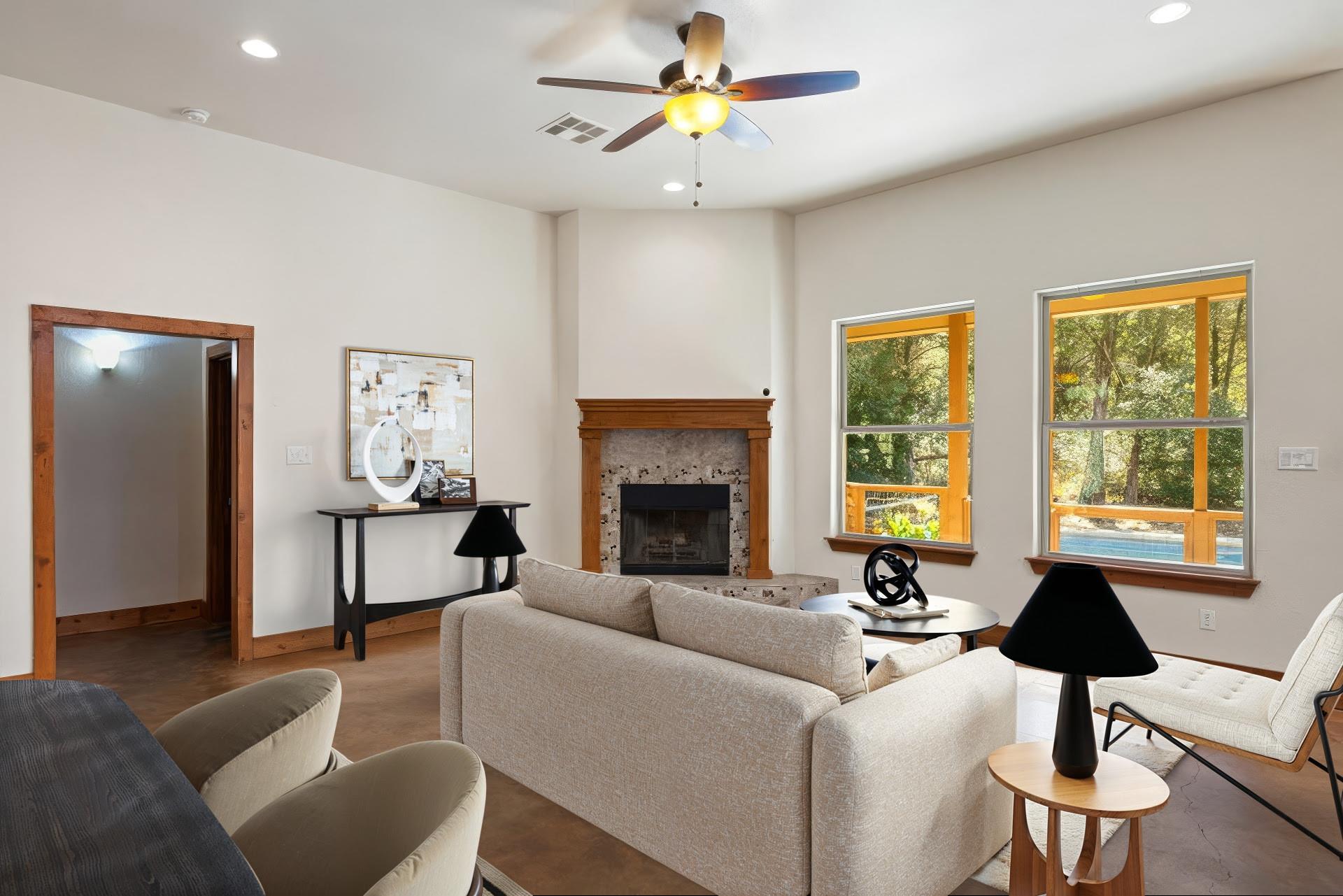 267 Corral Rd, Smithville, TX 78957