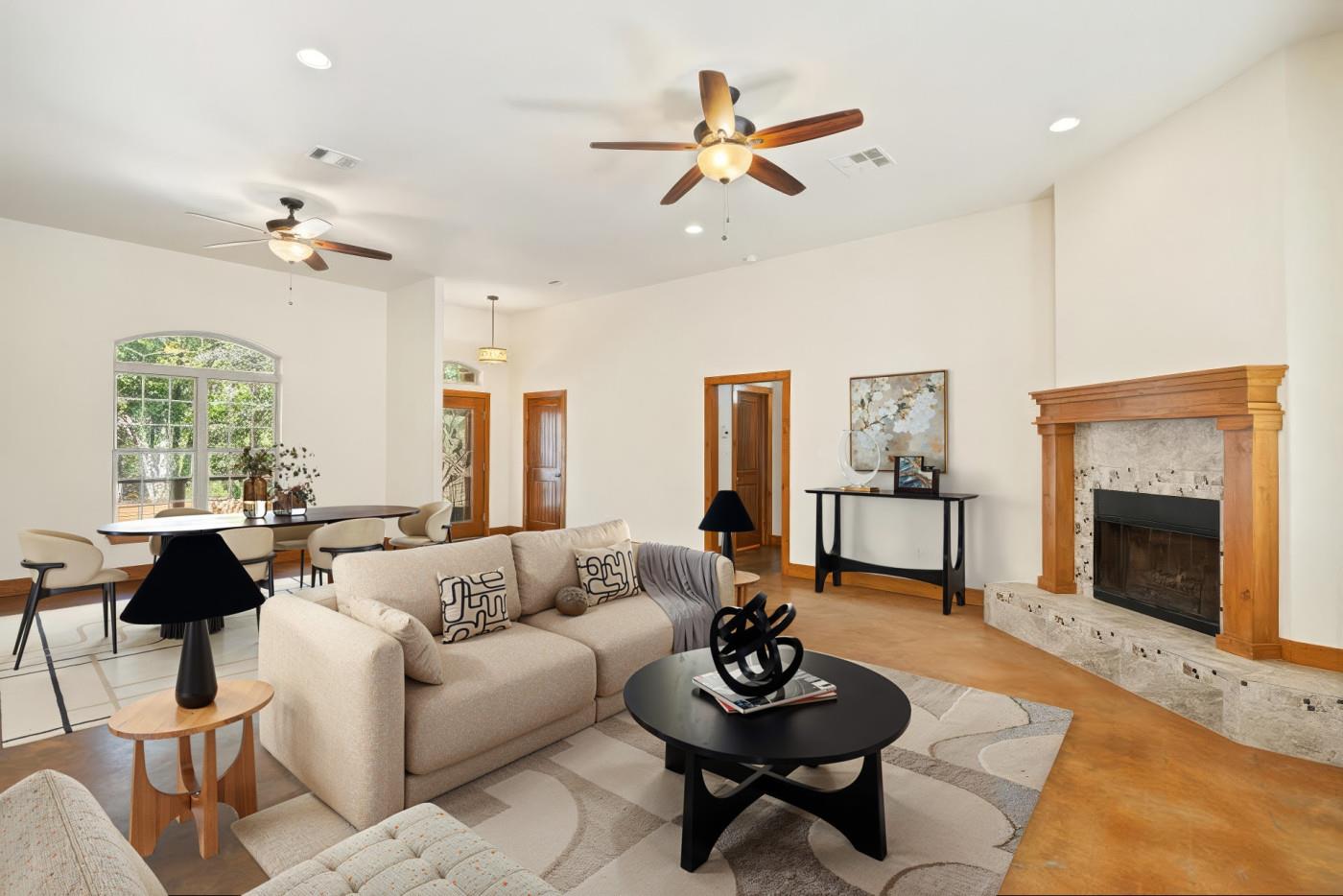 267 Corral Rd, Smithville, TX 78957