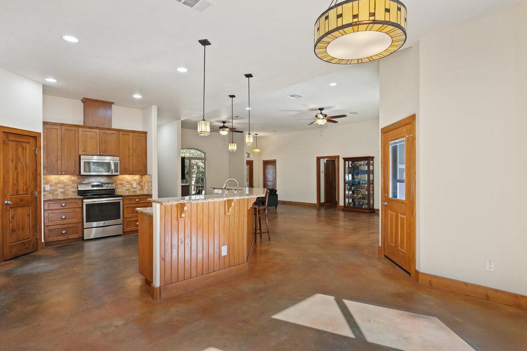 267 Corral Rd, Smithville, TX 78957