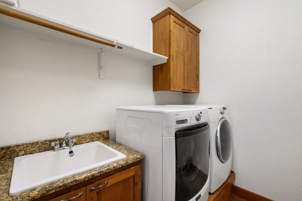 267 Corral Rd, Smithville, TX 78957