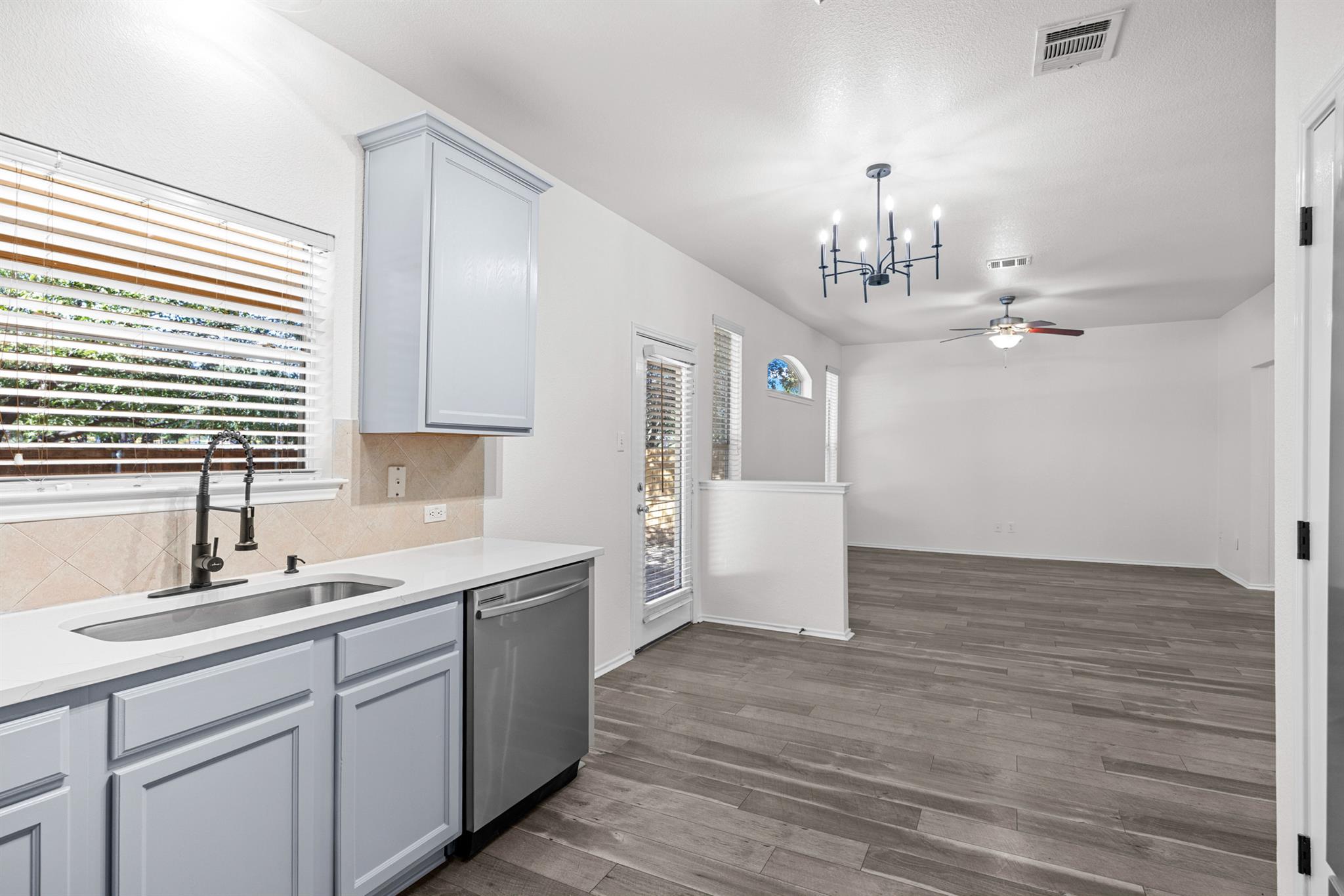 10208 Laredo Dr # 105, Austin, TX 78748