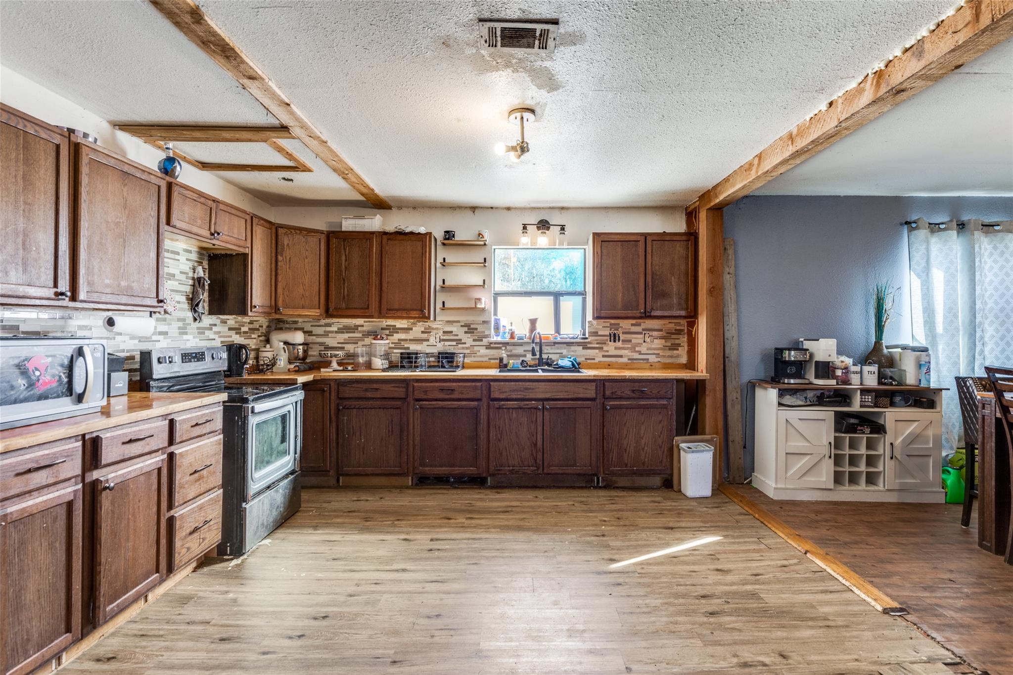 738 Tank Ln, Kingsland, TX 78639