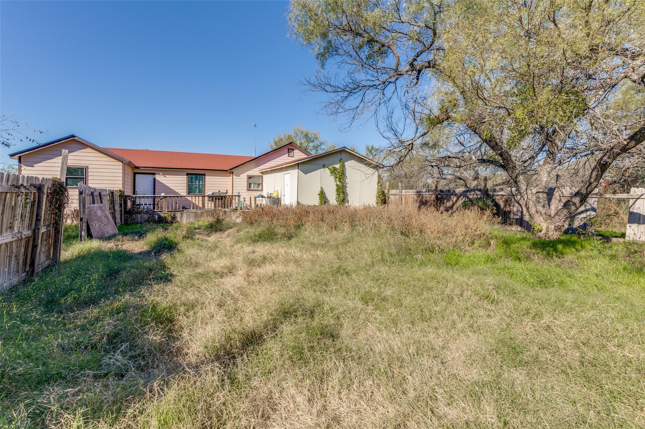 738 Tank Ln, Kingsland, TX 78639