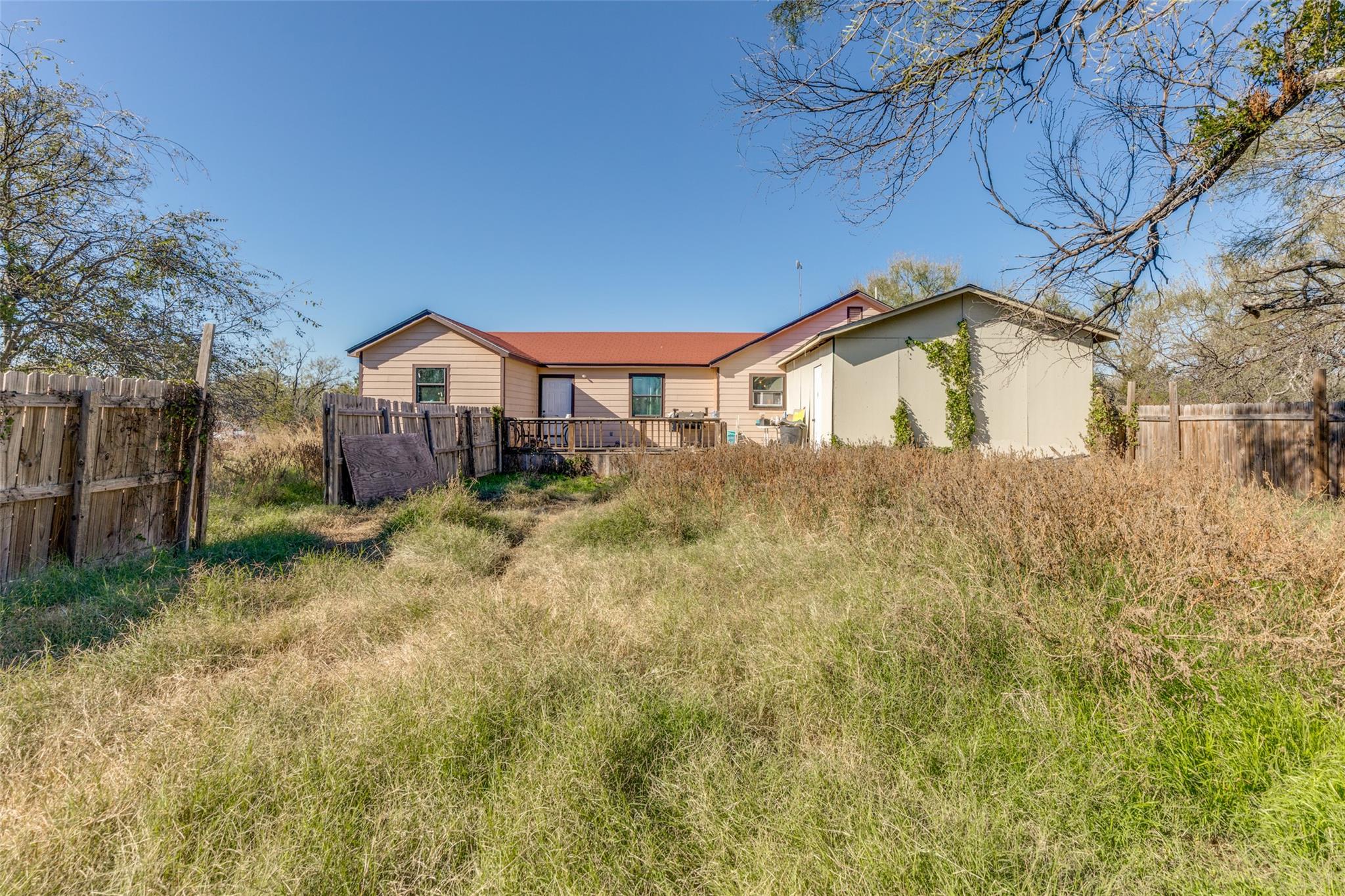 738 Tank Ln, Kingsland, TX 78639