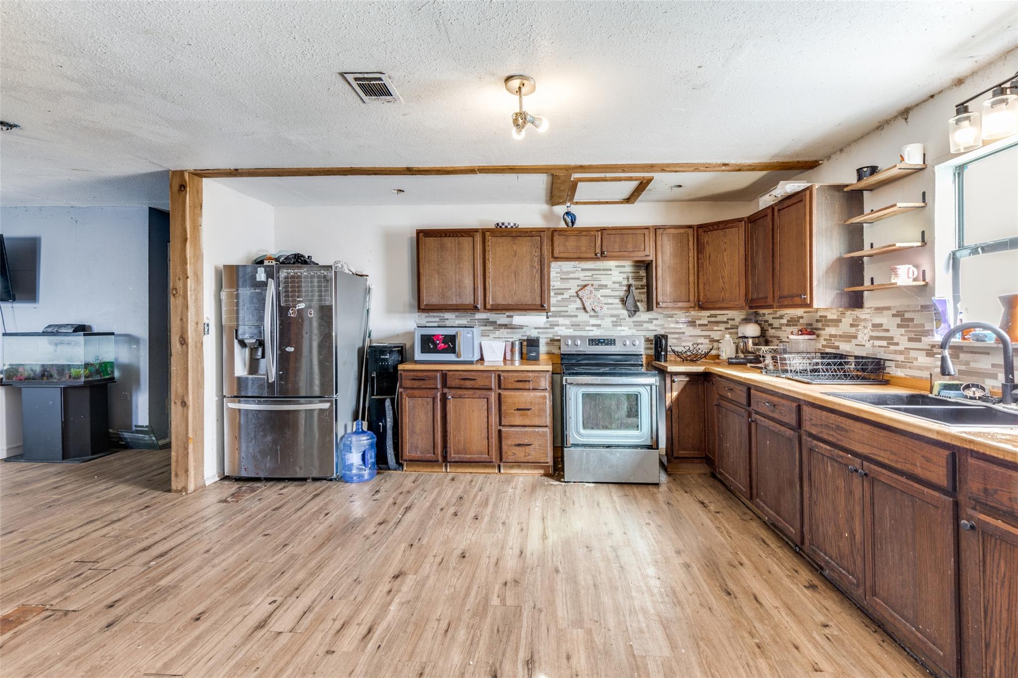 738 Tank Ln, Kingsland, TX 78639