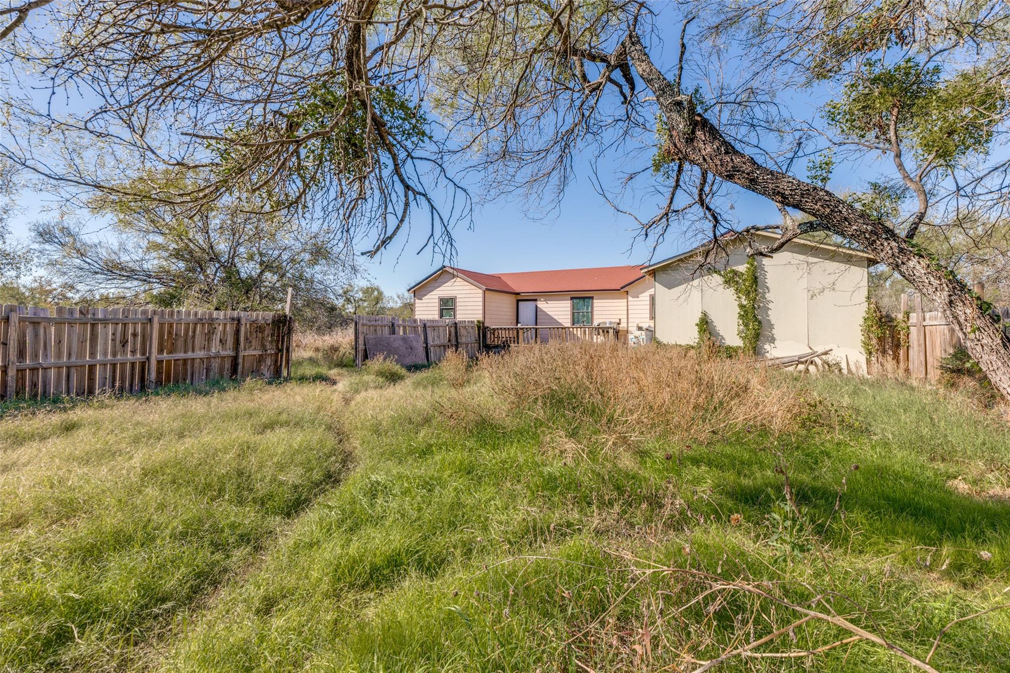 738 Tank Ln, Kingsland, TX 78639