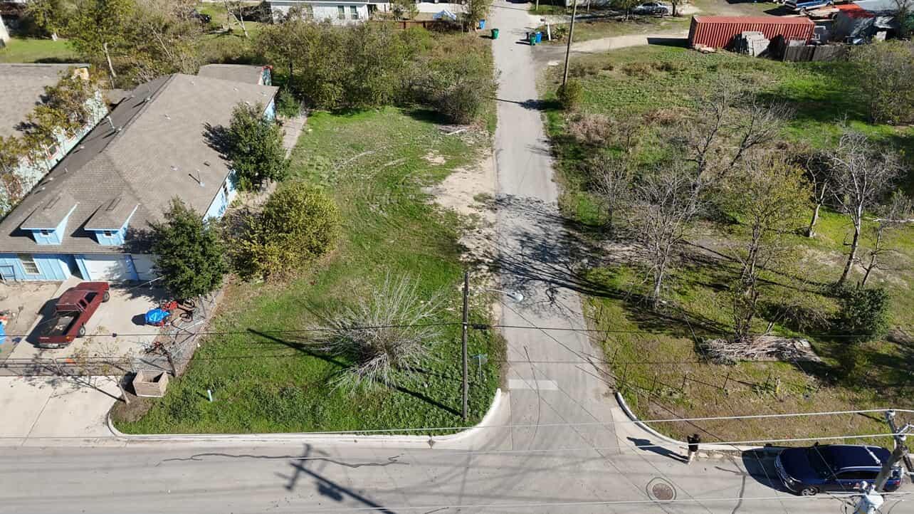 110 N Robinson St, Taylor, TX 76574