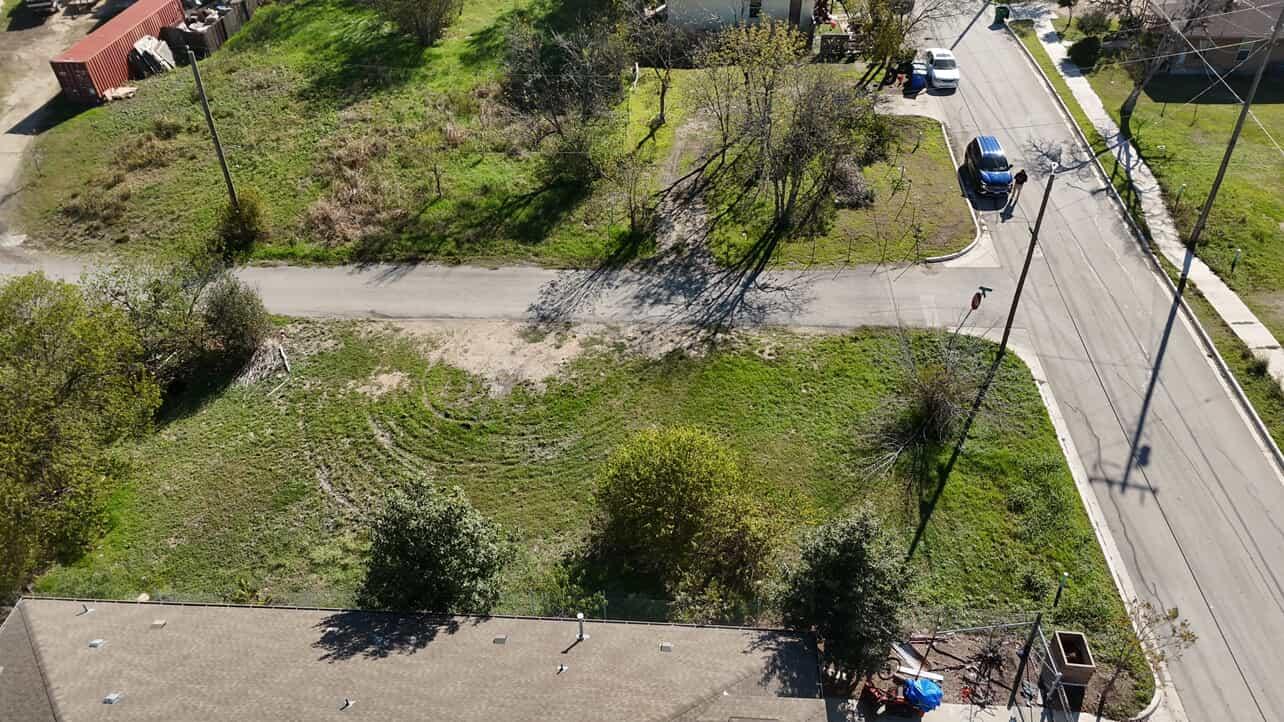 110 N Robinson St, Taylor, TX 76574