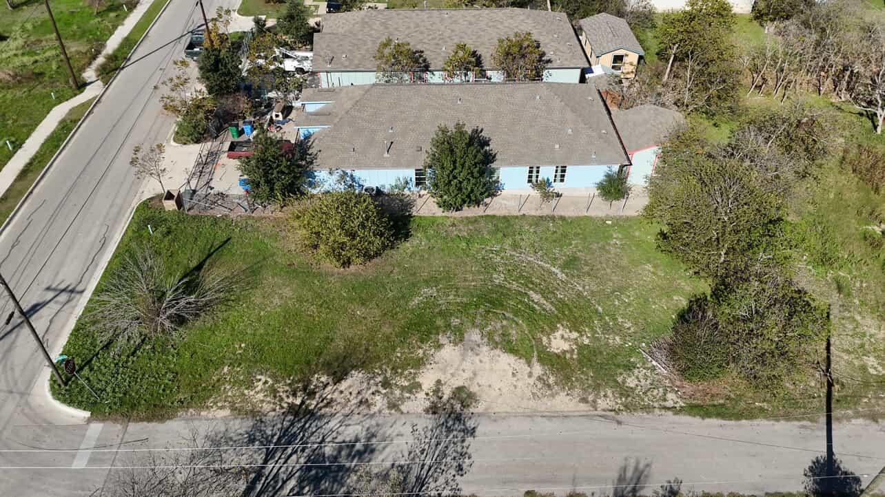 110 N Robinson St, Taylor, TX 76574