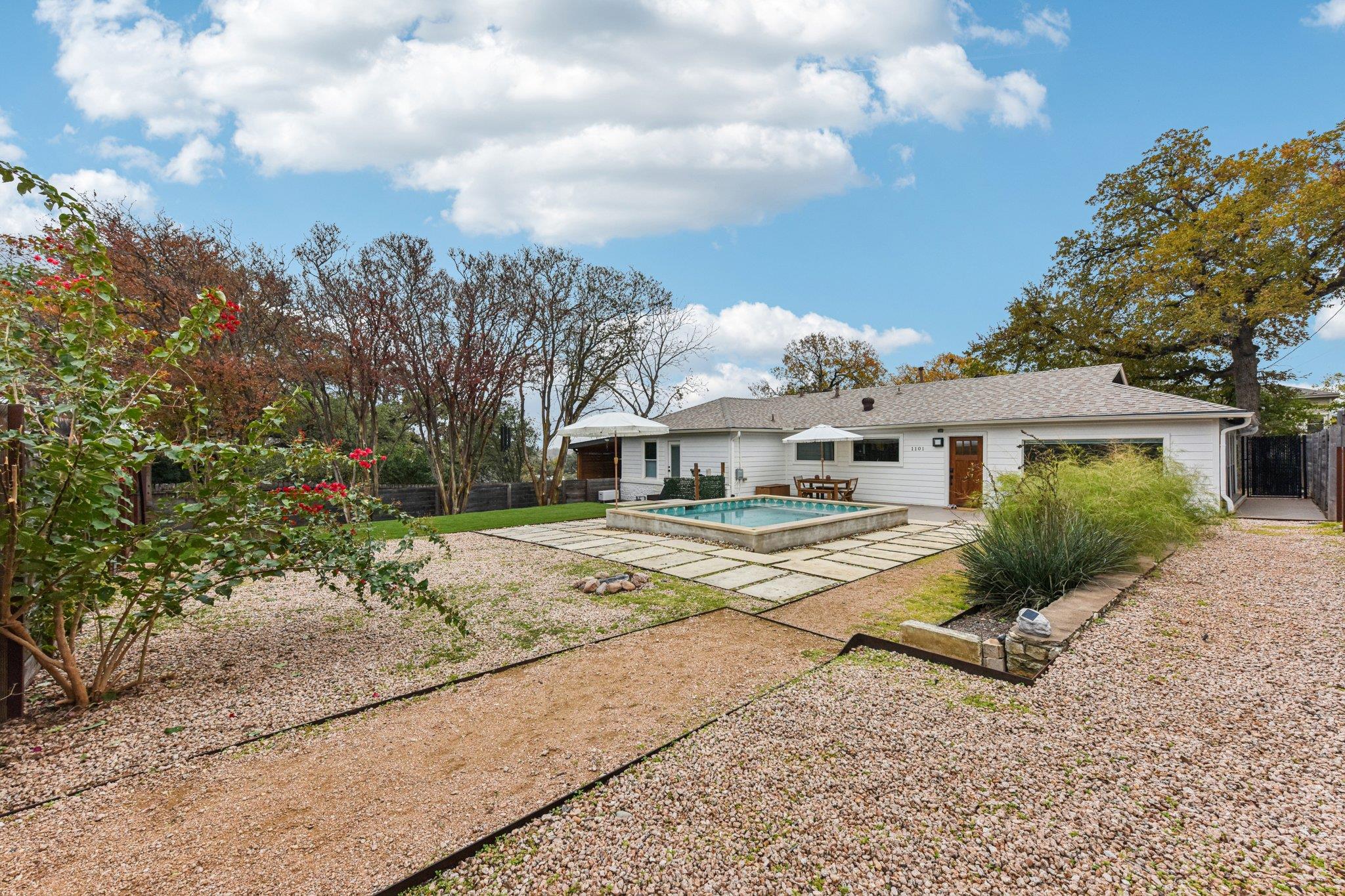 1101 Manlove St, Austin, TX 78741