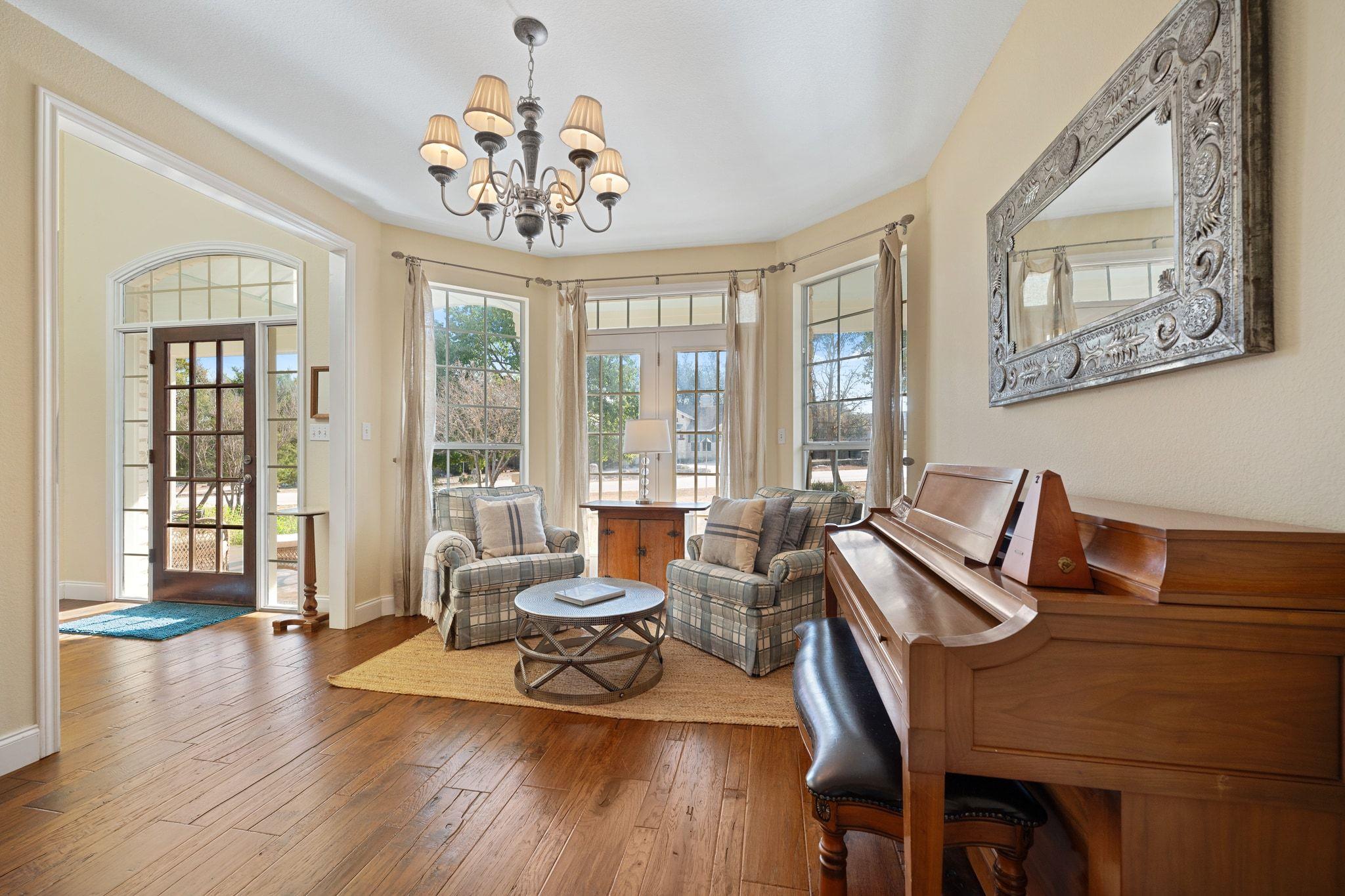 19045 Venture Dr, Point Venture, TX 78645