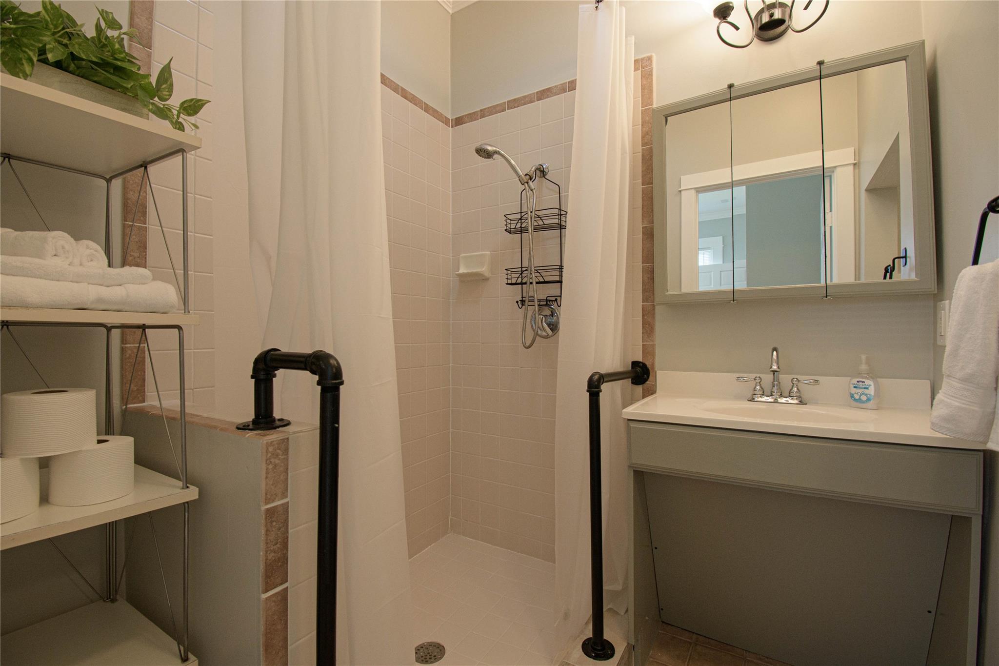 307 E Walnut Dr, Austin, TX 78753