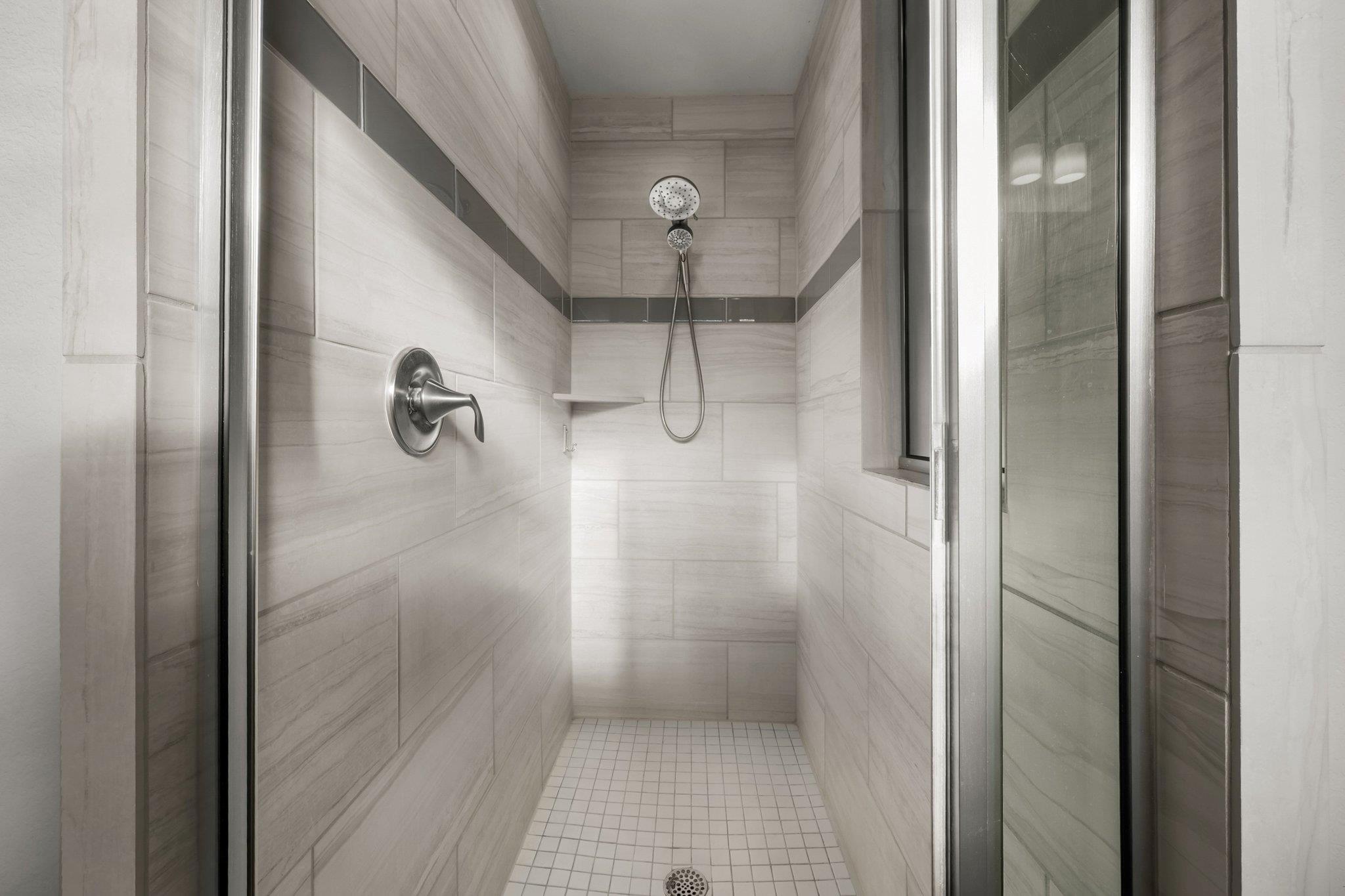 21824 Rock Wren Rd, Spicewood, TX 78669