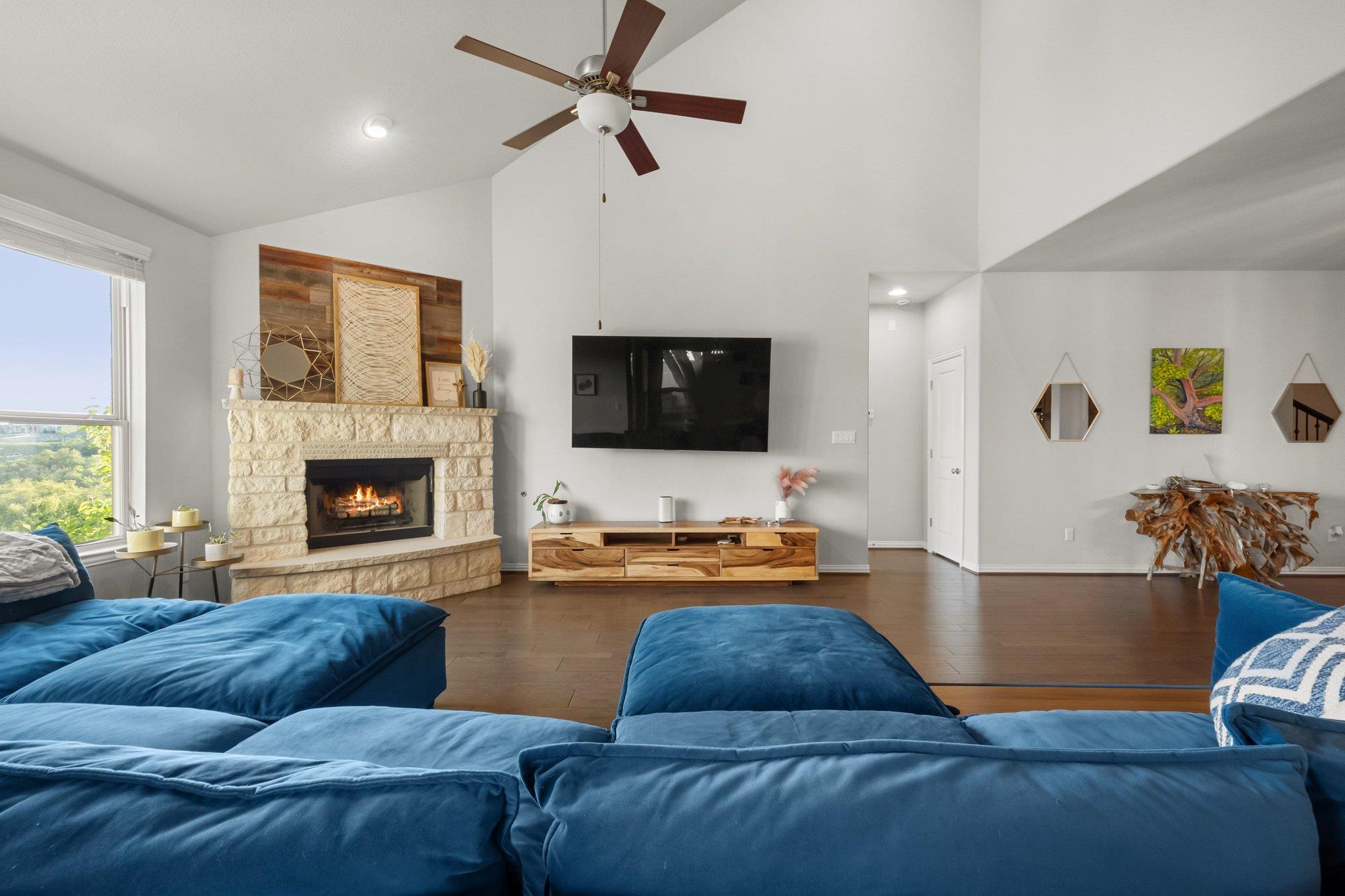 21824 Rock Wren Rd, Spicewood, TX 78669