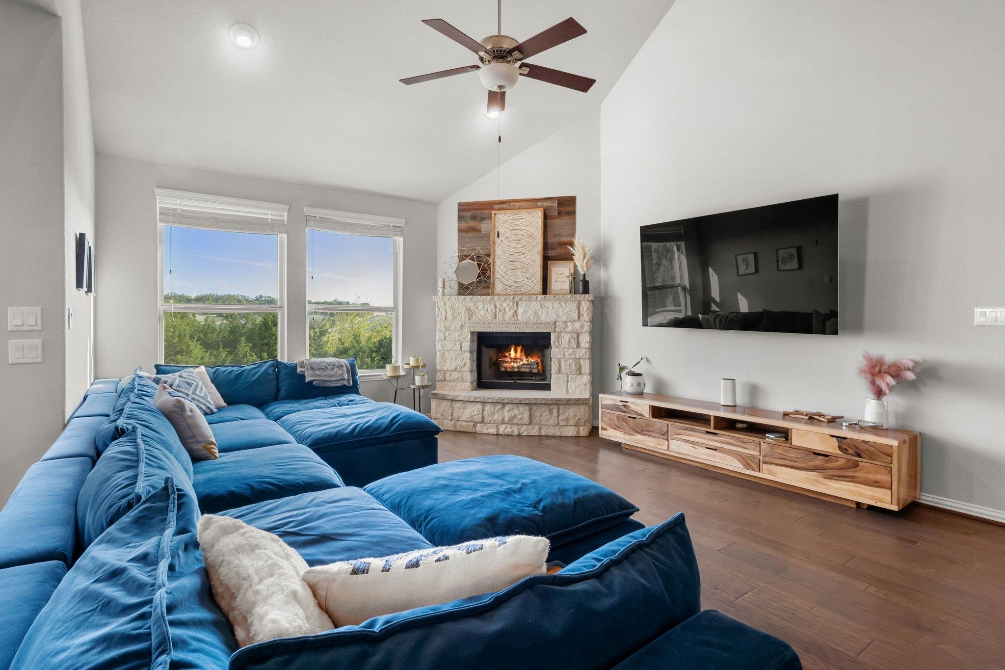 21824 Rock Wren Rd, Spicewood, TX 78669