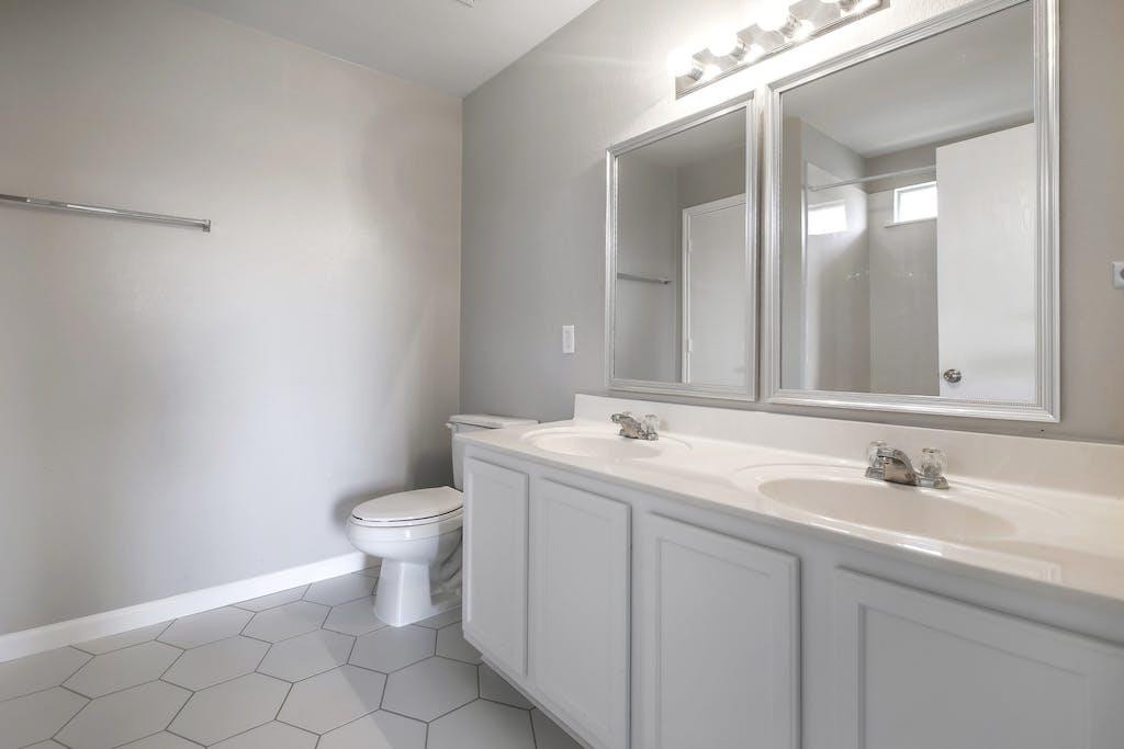 17901 Violet Ln, Elgin, TX 78621