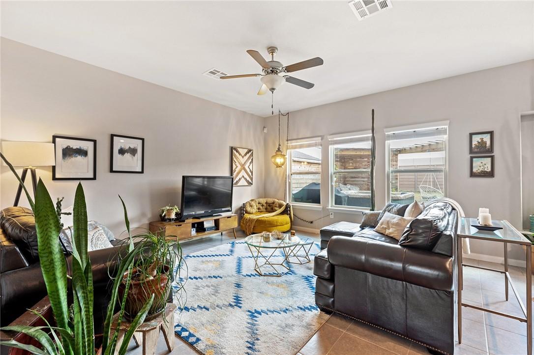 1009 Cadence Dr, Pflugerville, TX 78660