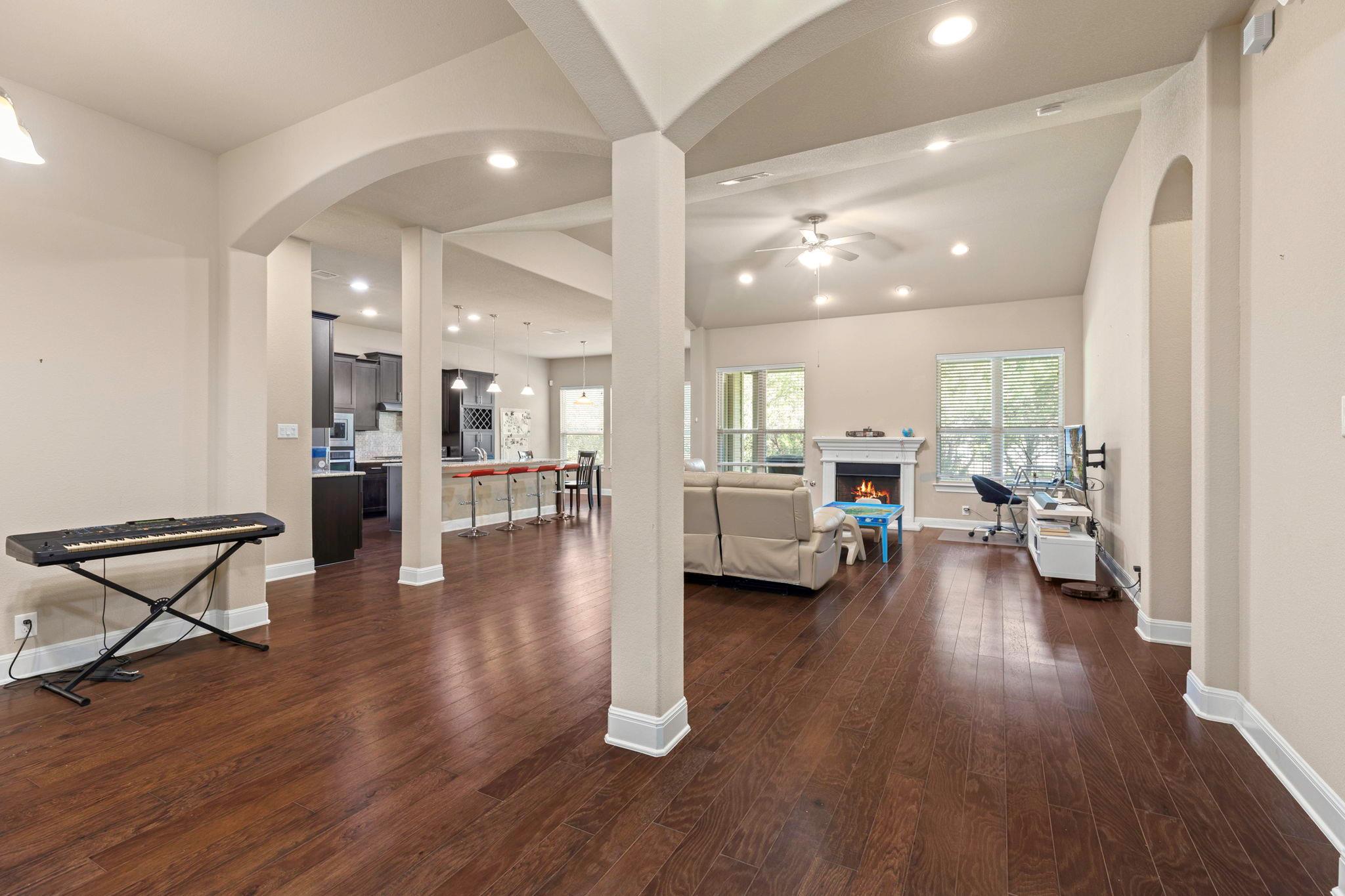 22409 Rock Wren Rd, Spicewood, TX 78669