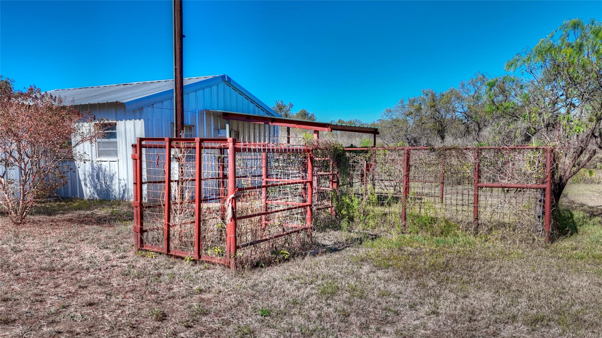 204 Lagitos Ln, Llano, TX 78643