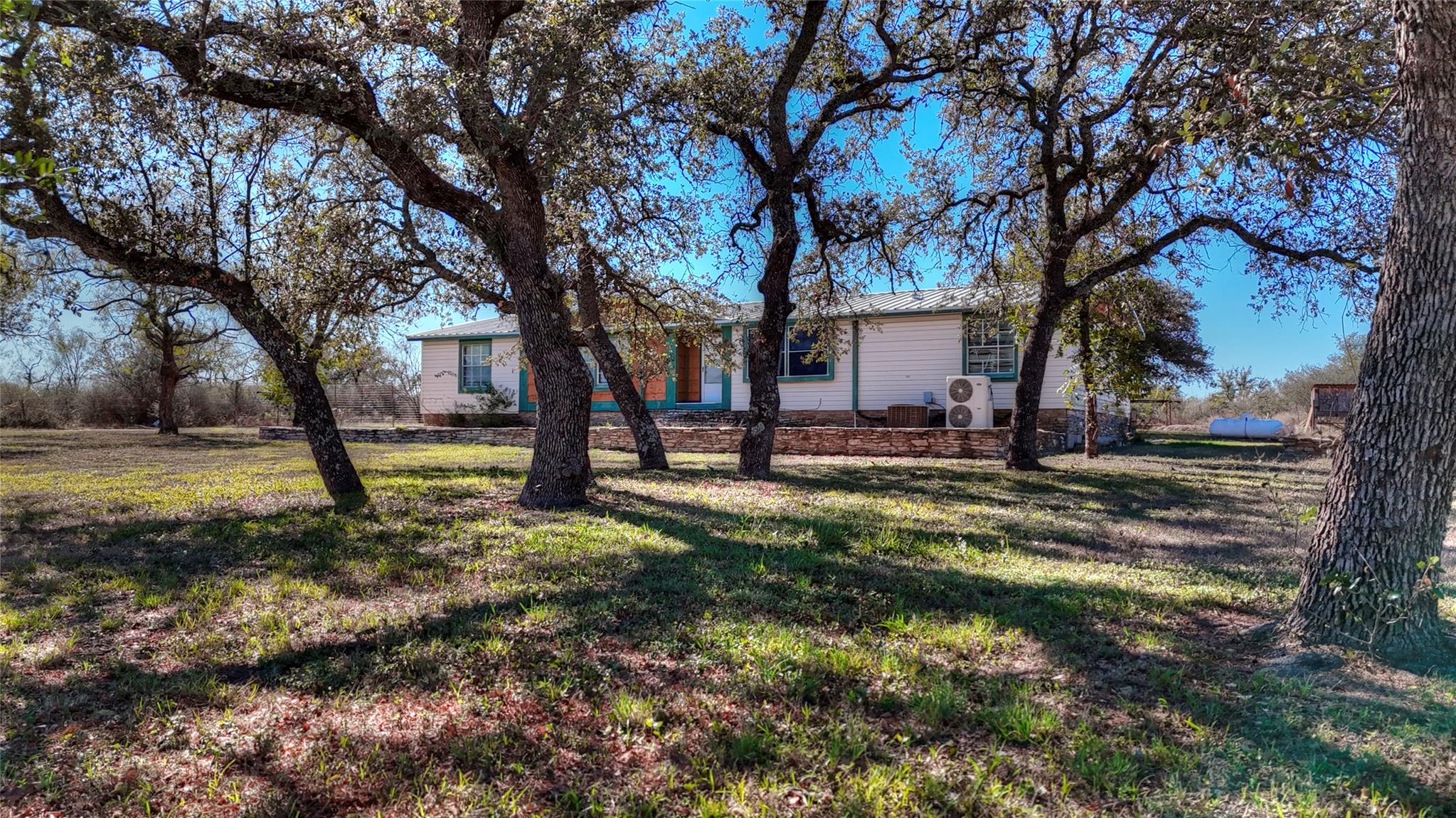 204 Lagitos Ln, Llano, TX 78643