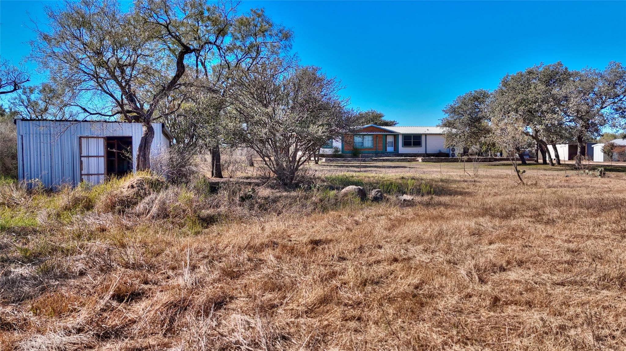 204 Lagitos Ln, Llano, TX 78643