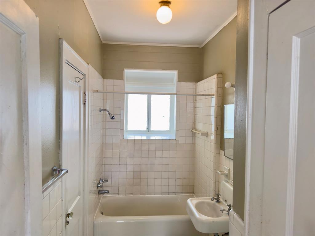 202 E 31st St # B, Austin, TX 78705