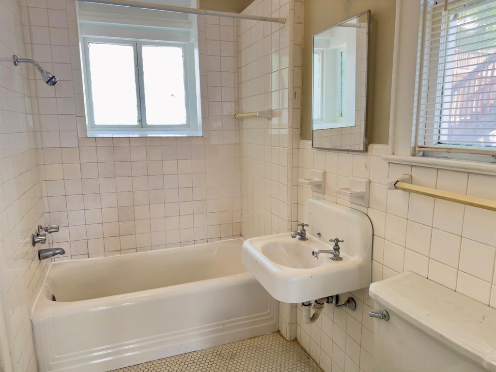 202 E 31st St # B, Austin, TX 78705