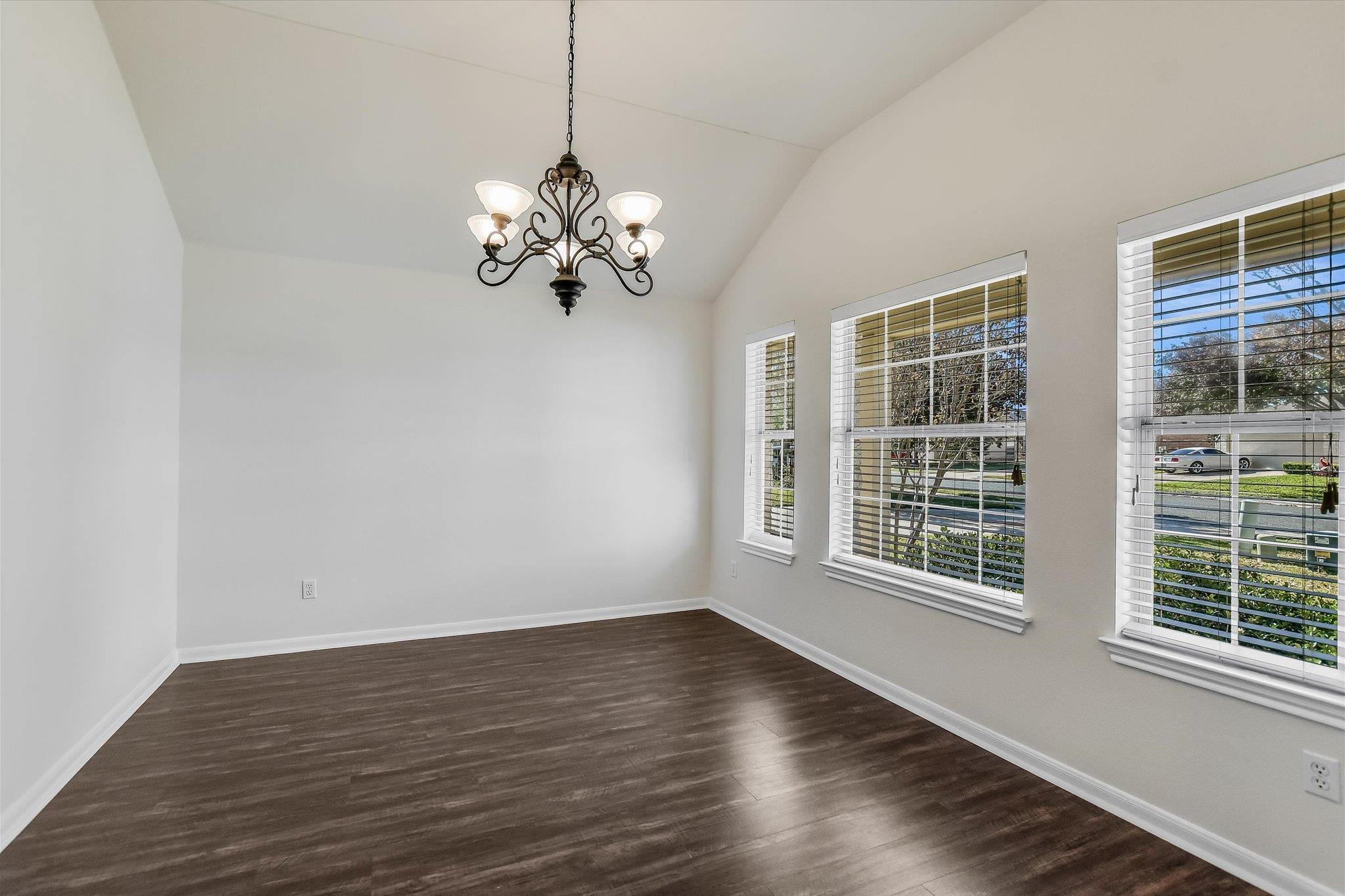 710 Ranier Ln, Round Rock, TX 78665