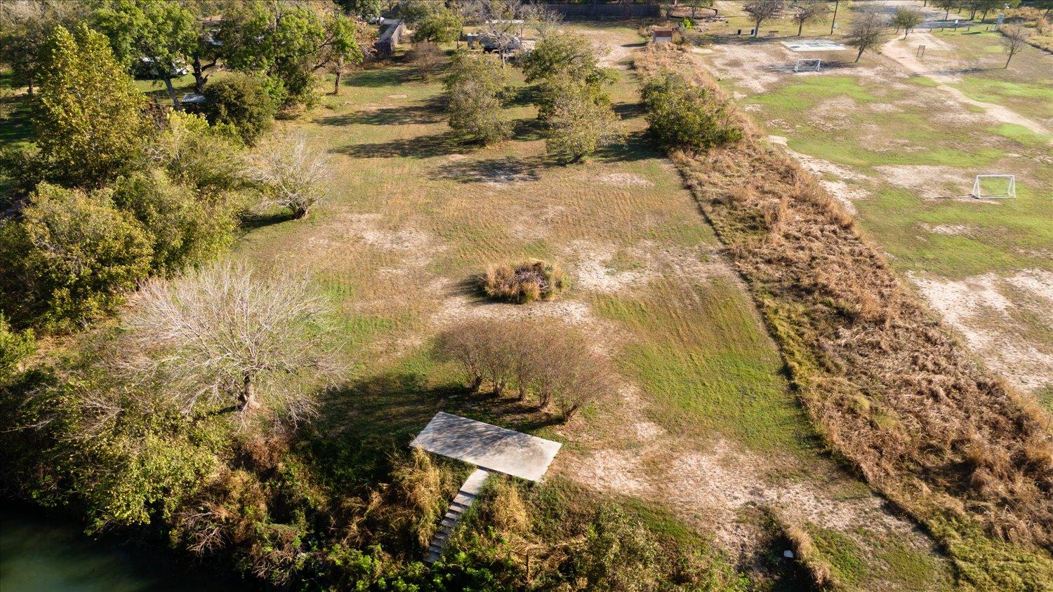 100 Arlene Ln, Martindale, TX 78655