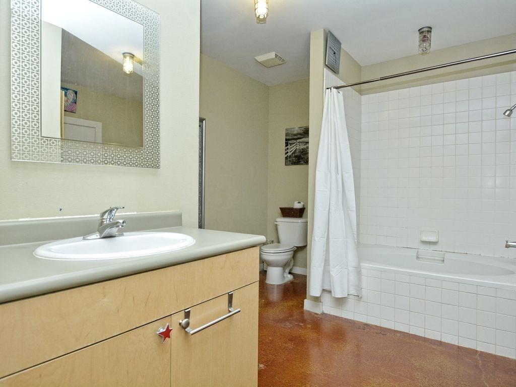 1601 E 5th St # 112, Austin, TX 78702