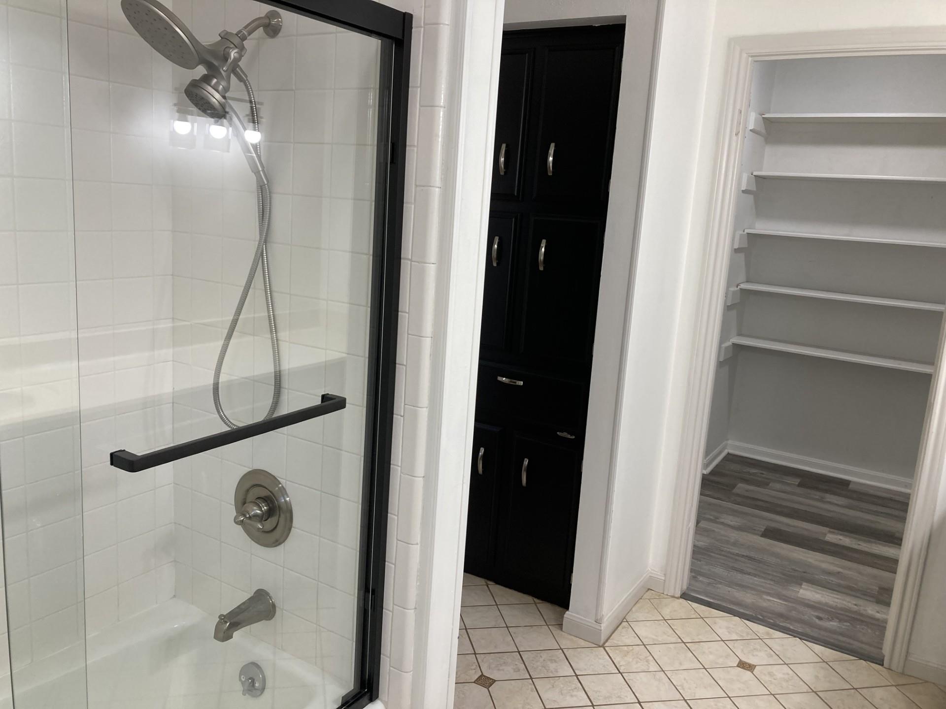 312 Live Oak Dr, Mountain City, TX 78610