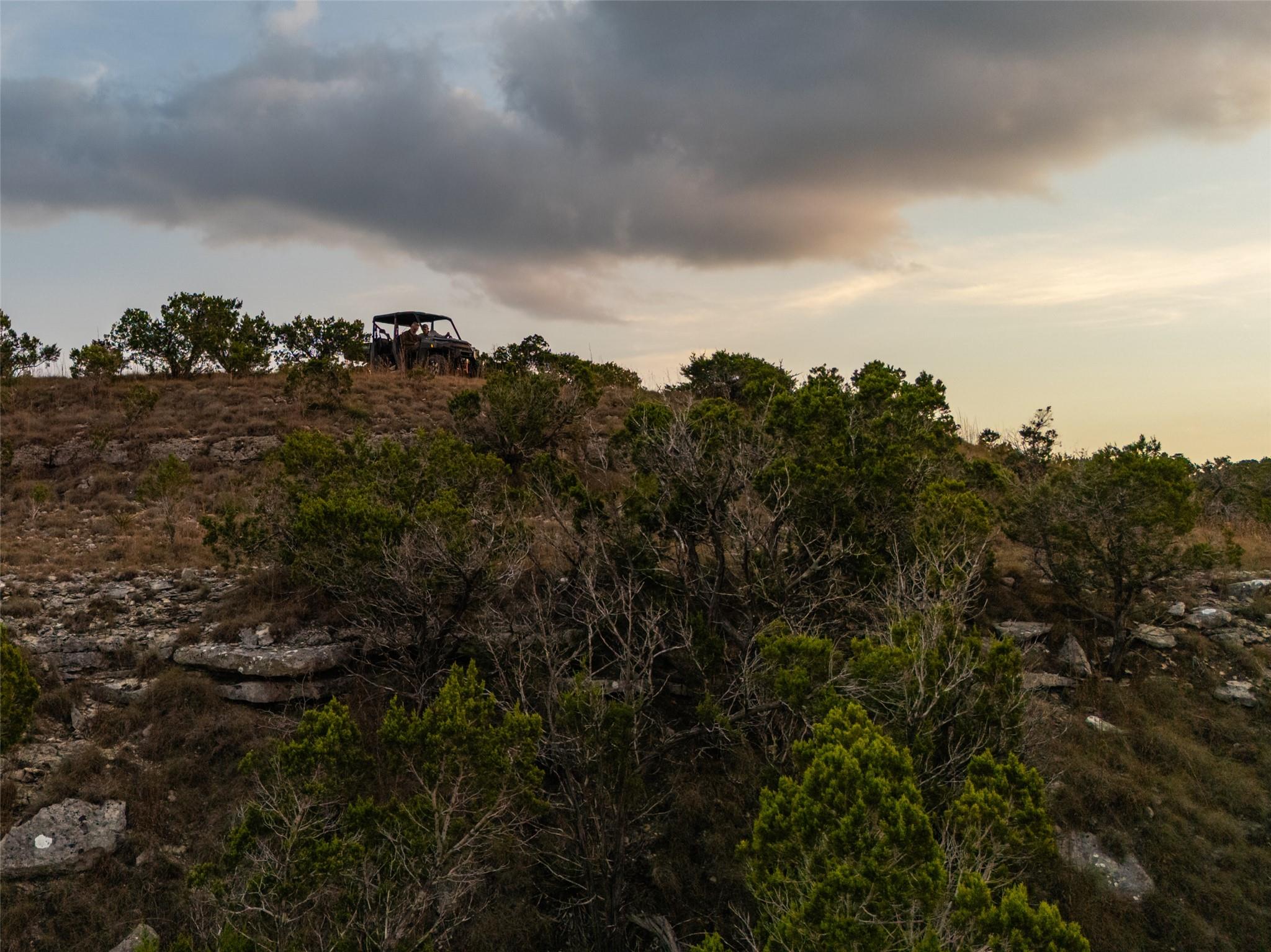 518 Curly H Ranch Rd, Dripping Springs, TX 78620