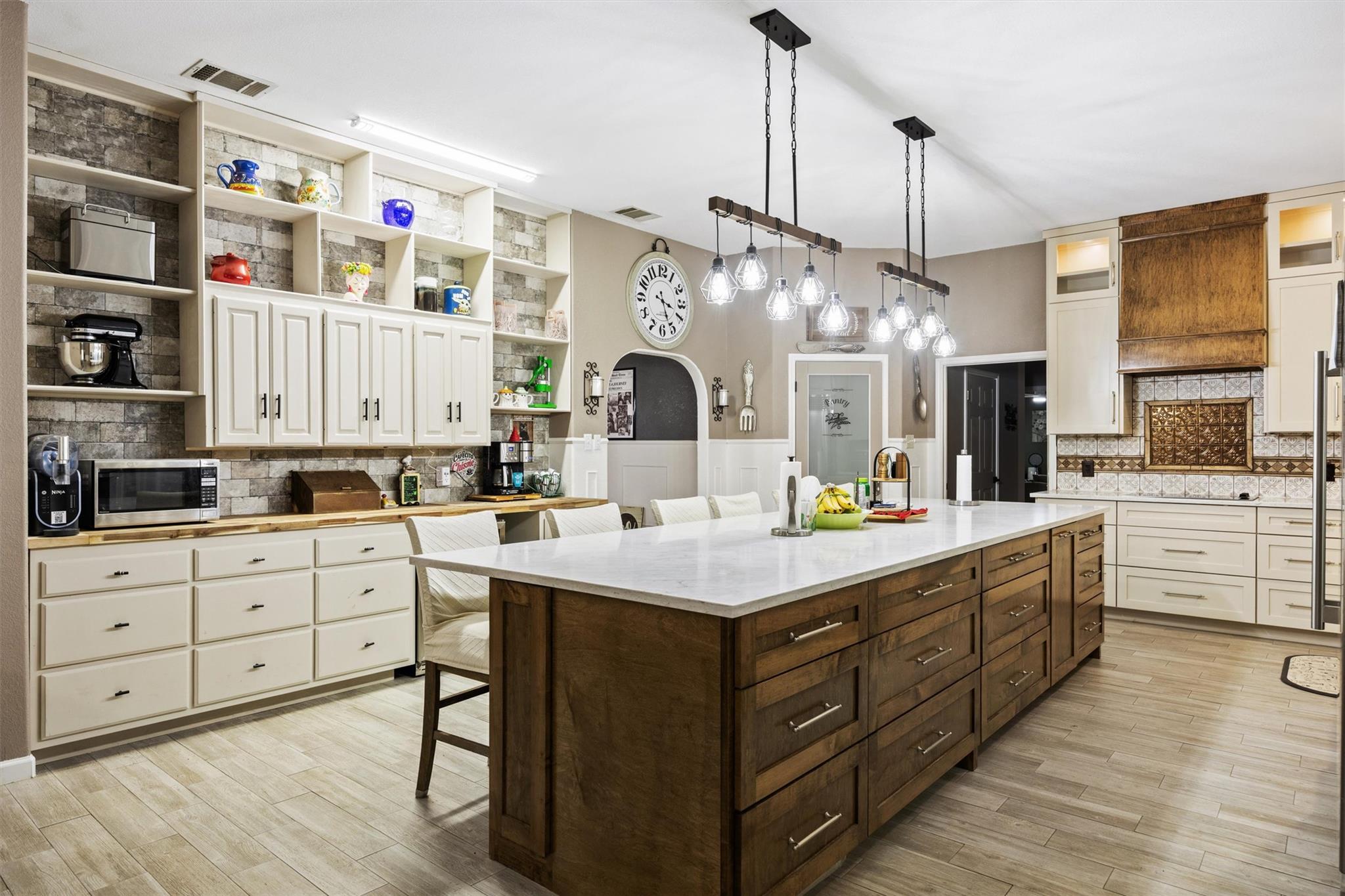 1216 Honeysuckle Dr, Killeen, TX 76549