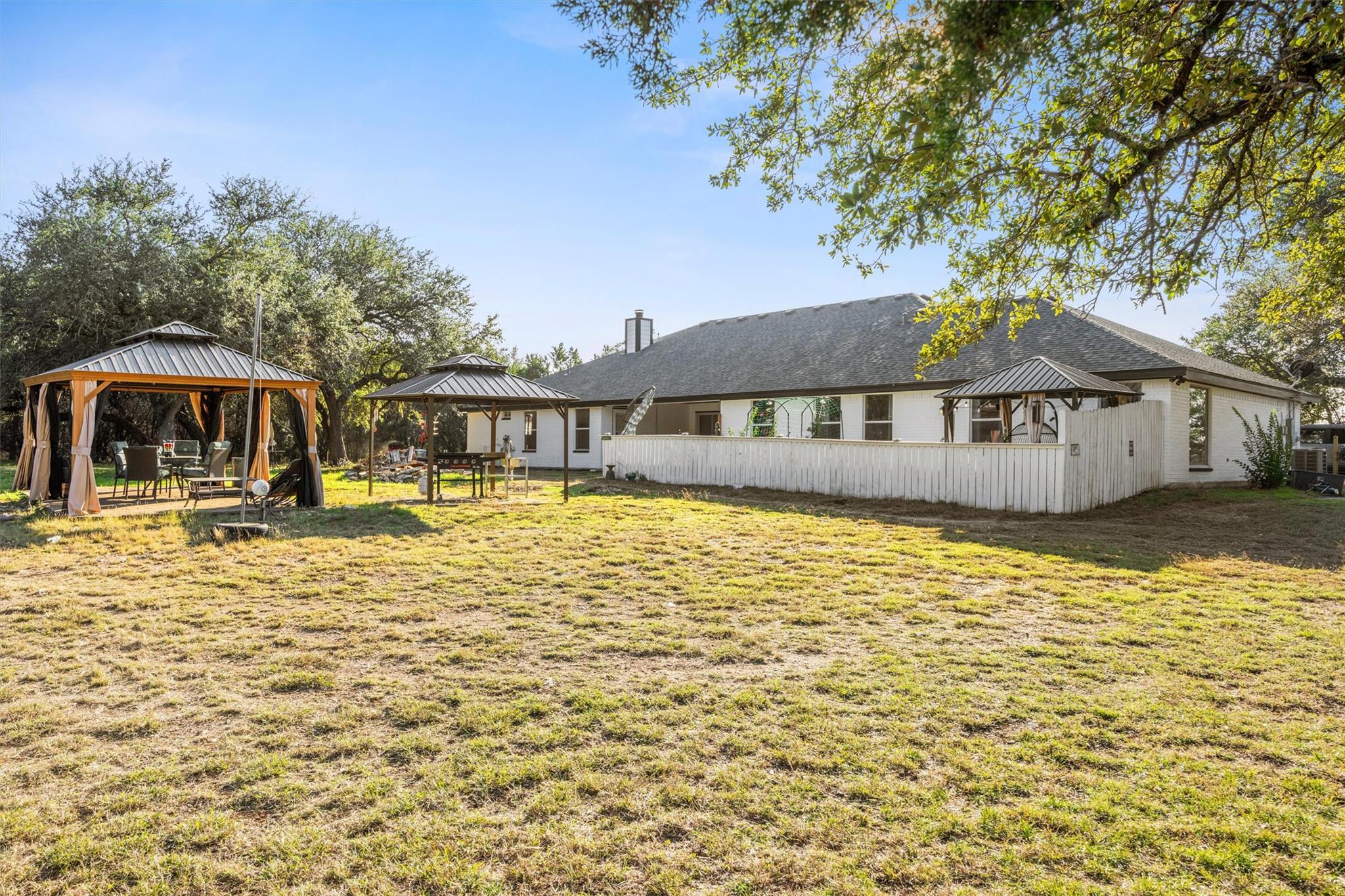 1216 Honeysuckle Dr, Killeen, TX 76549