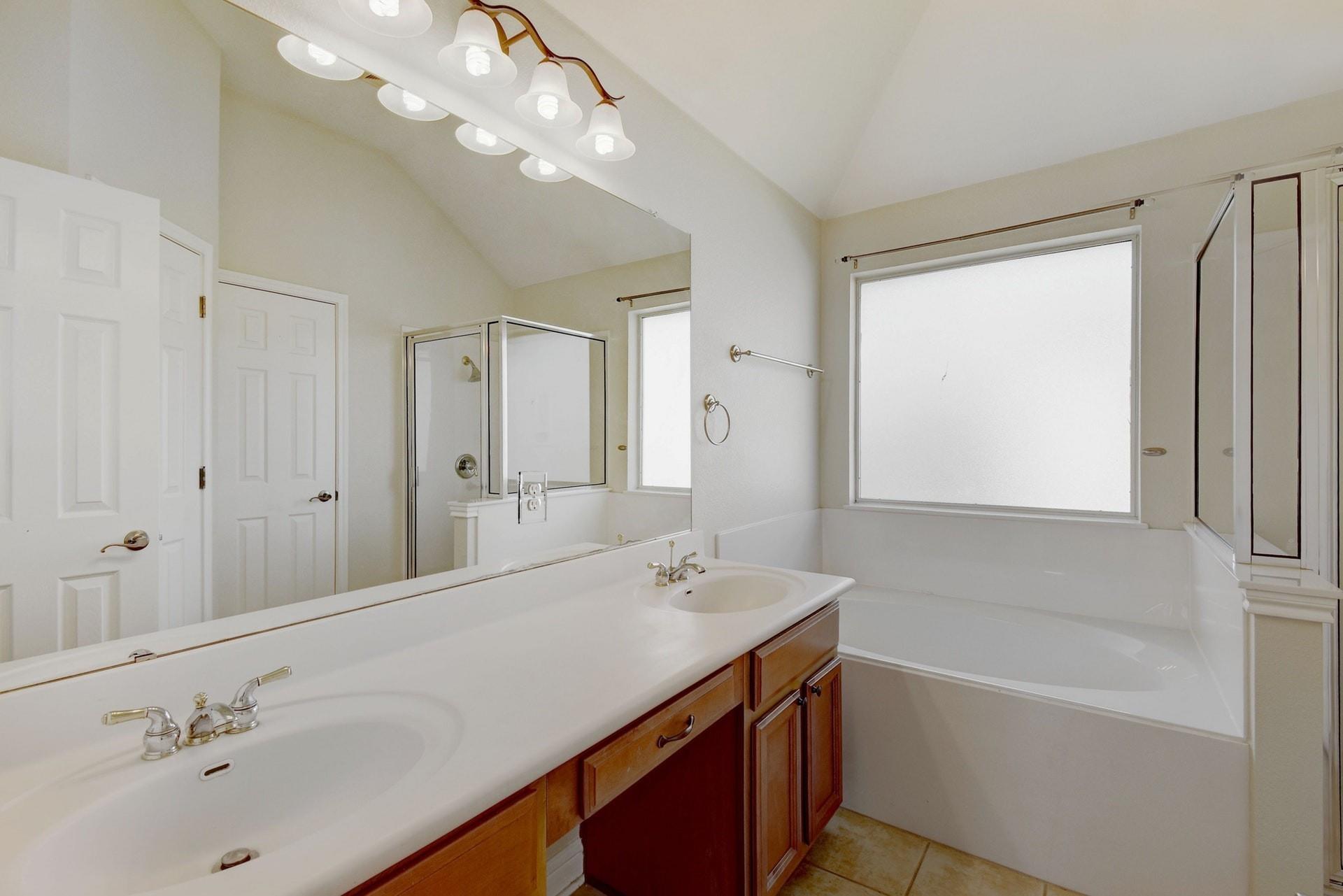 1821 Village Oak Ct, Austin, TX 78704